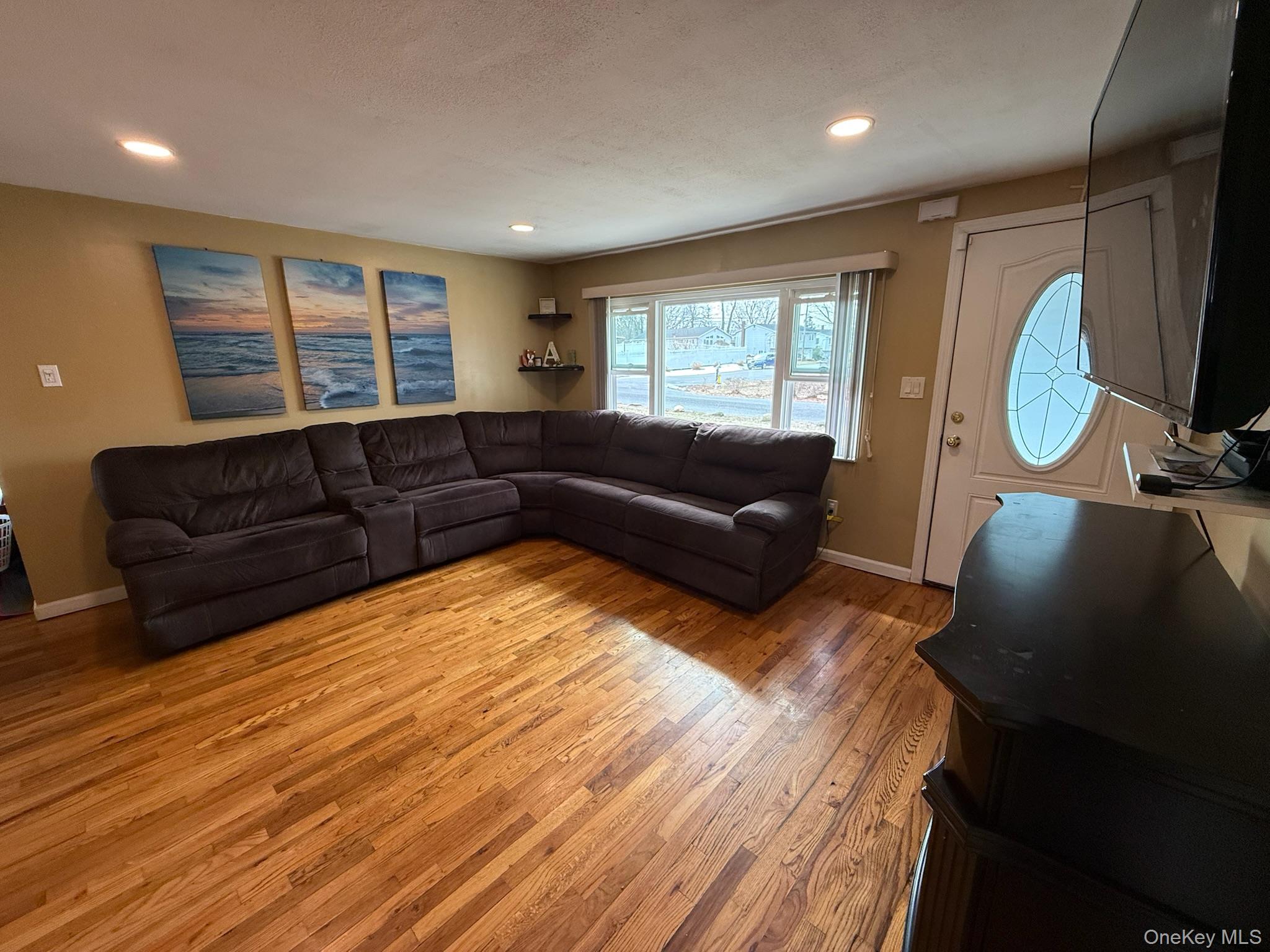 #6 photo, 373 Port Avenue, सफ़ोक काउंटी Ronkonkoma , NY 11779