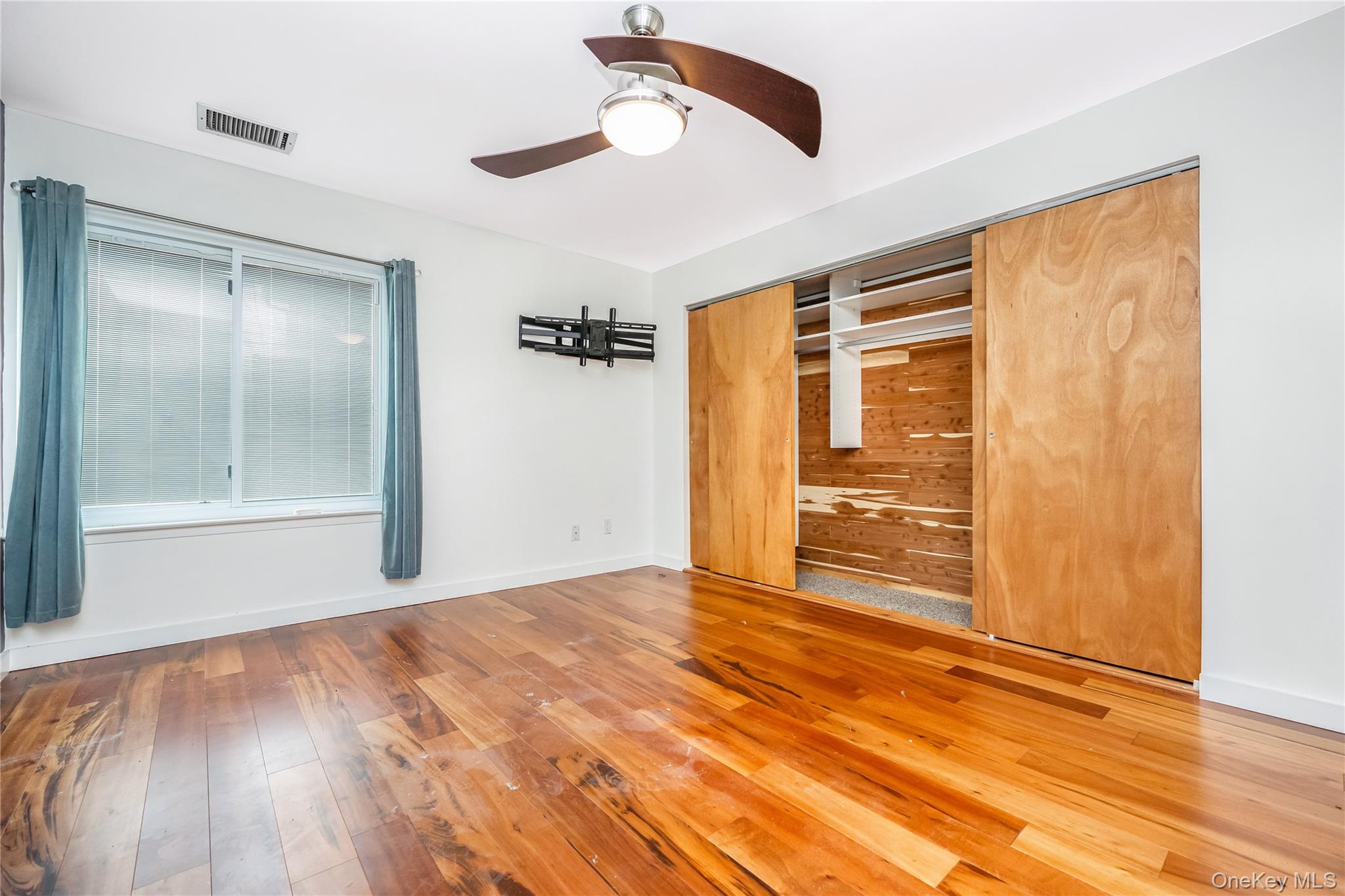 #18 photo, 225 Birchwood Road, Coram , NY 11727