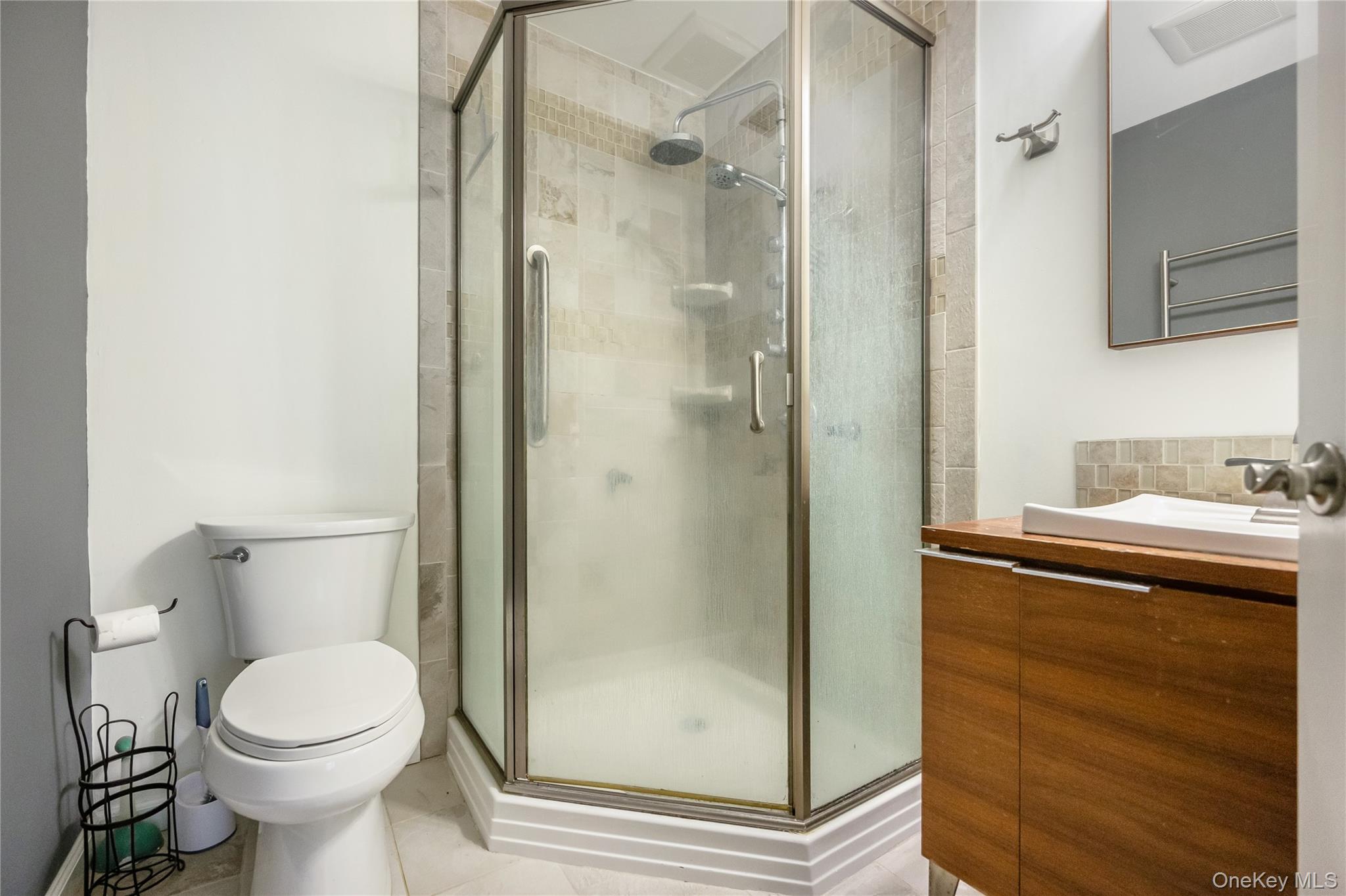 #19 photo, 225 Birchwood Road, Coram , NY 11727