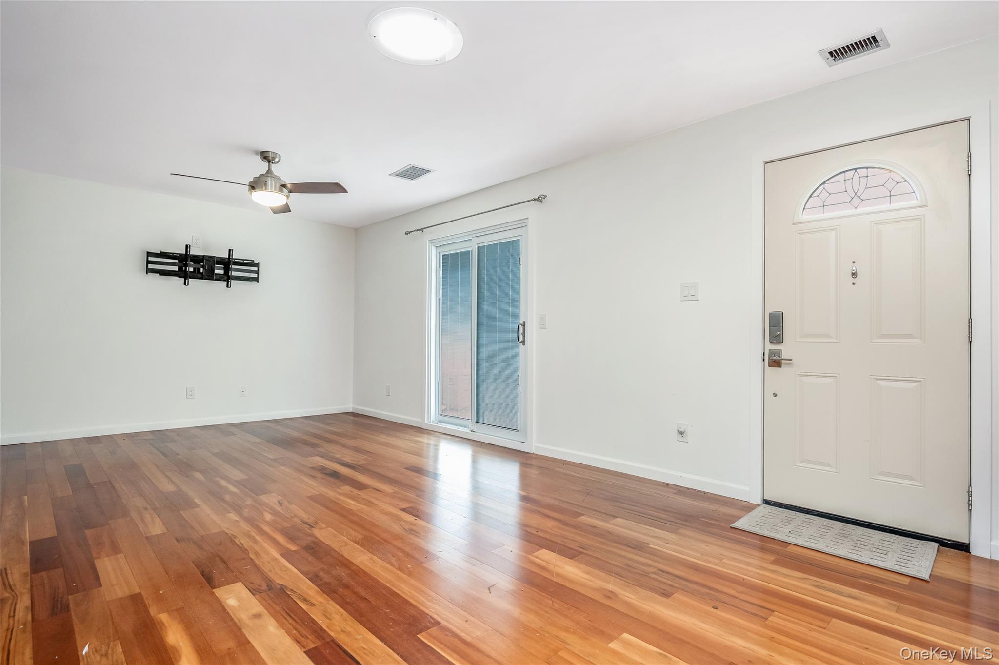 #7 photo, 225 Birchwood Road, Coram , NY 11727