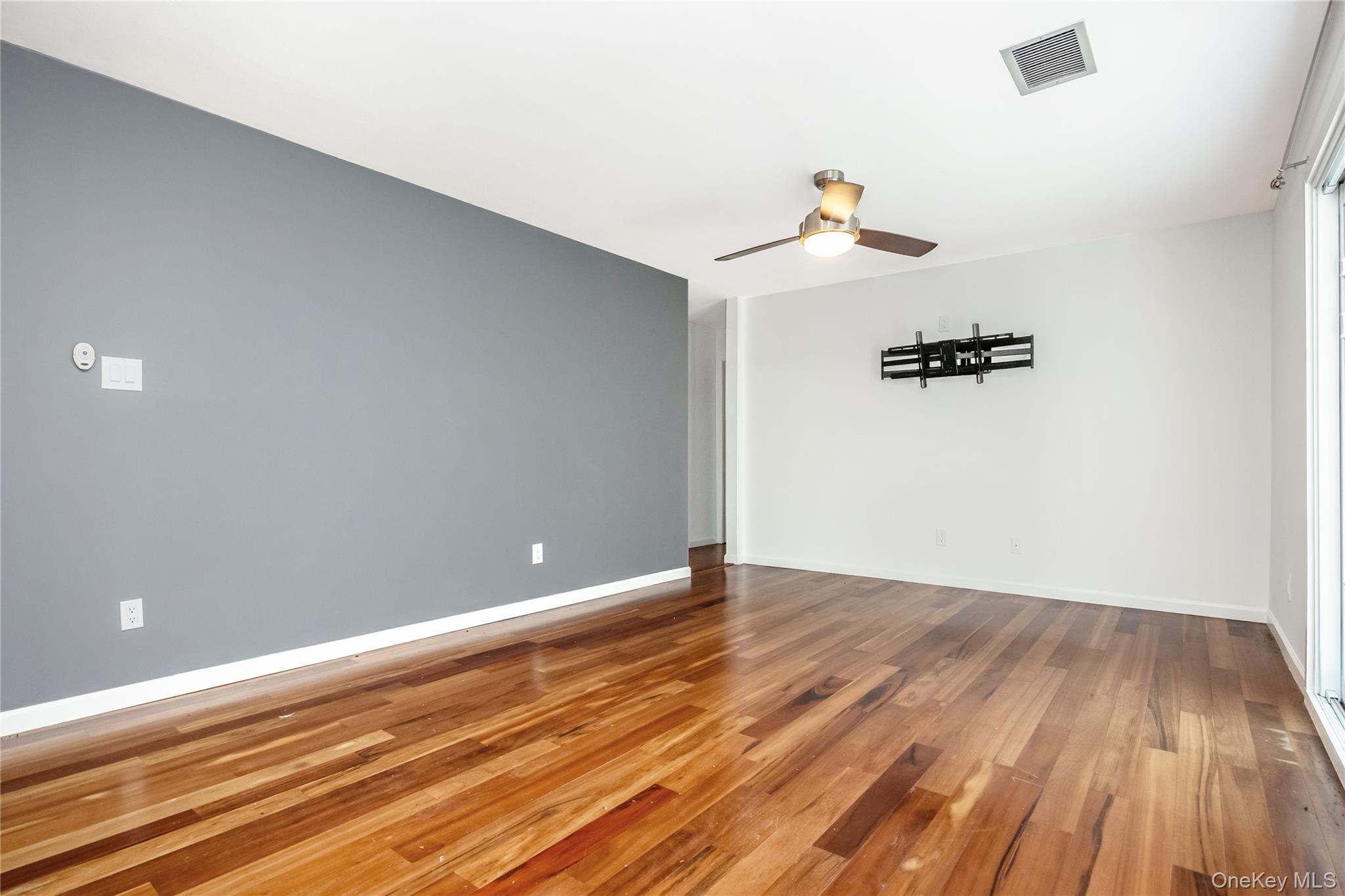 #8 photo, 225 Birchwood Road, Coram , NY 11727