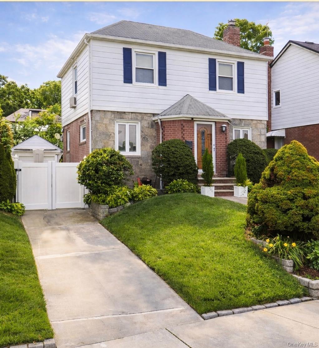 #1 photo, 7312 182nd Street, कुईंस Fresh Meadows , NY 11366