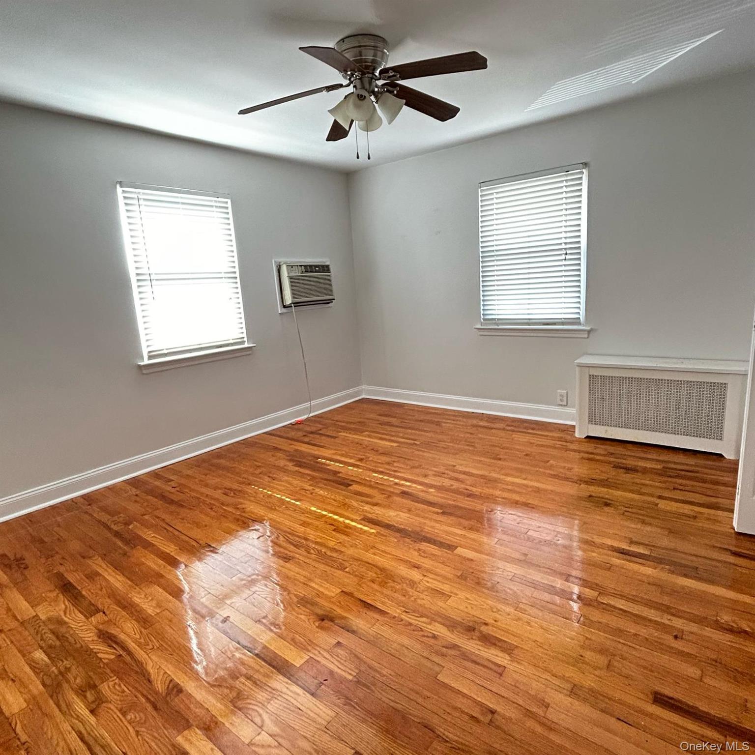 #13 photo, 7312 182nd Street, कुईंस Fresh Meadows , NY 11366