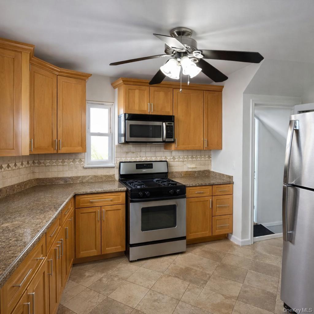 #4 photo, 7312 182nd Street, कुईंस Fresh Meadows , NY 11366