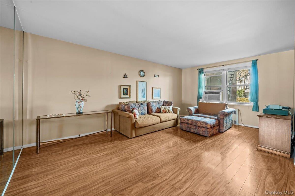 #11 photo, 525 W 236th Street, برونكس Bronx , NY 10463