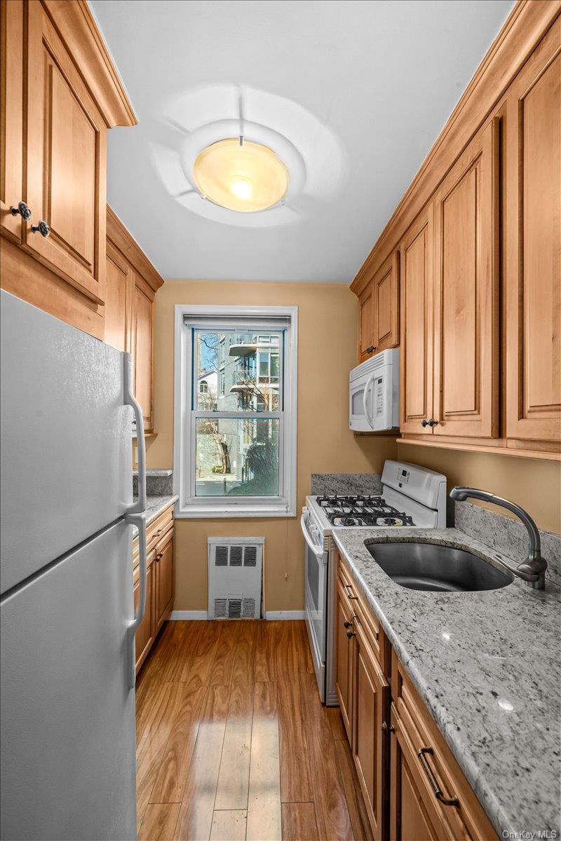 #12 photo, 525 W 236th Street, برونكس Bronx , NY 10463