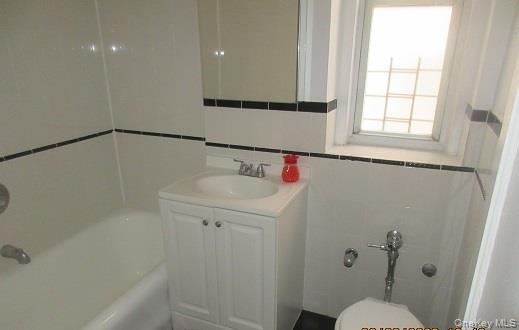 #9 photo, 2081 Cruger Avenue, Bronx , NY 10462