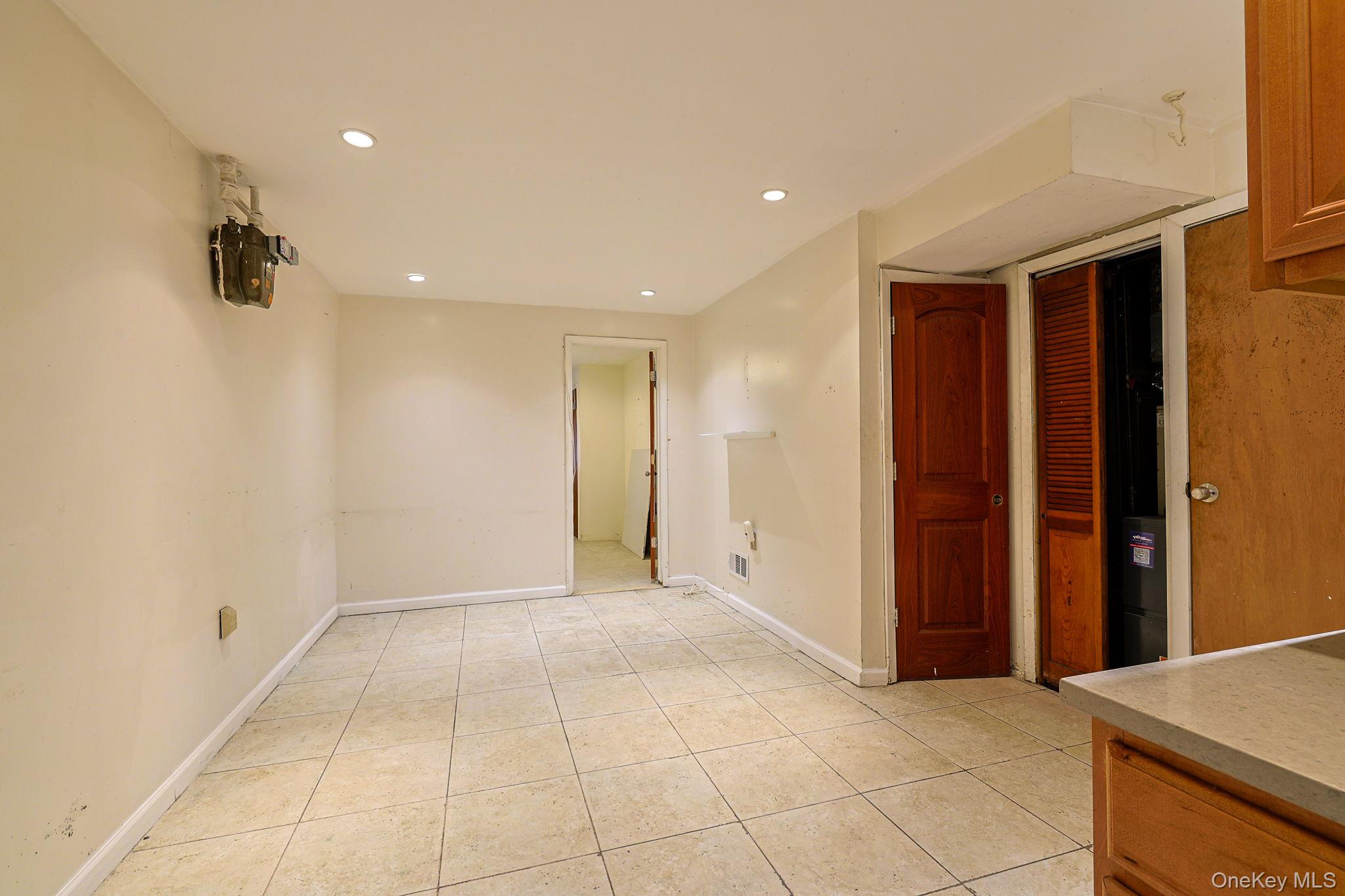 #17 photo, 877 E 223rd Street, Bronx , NY 10466