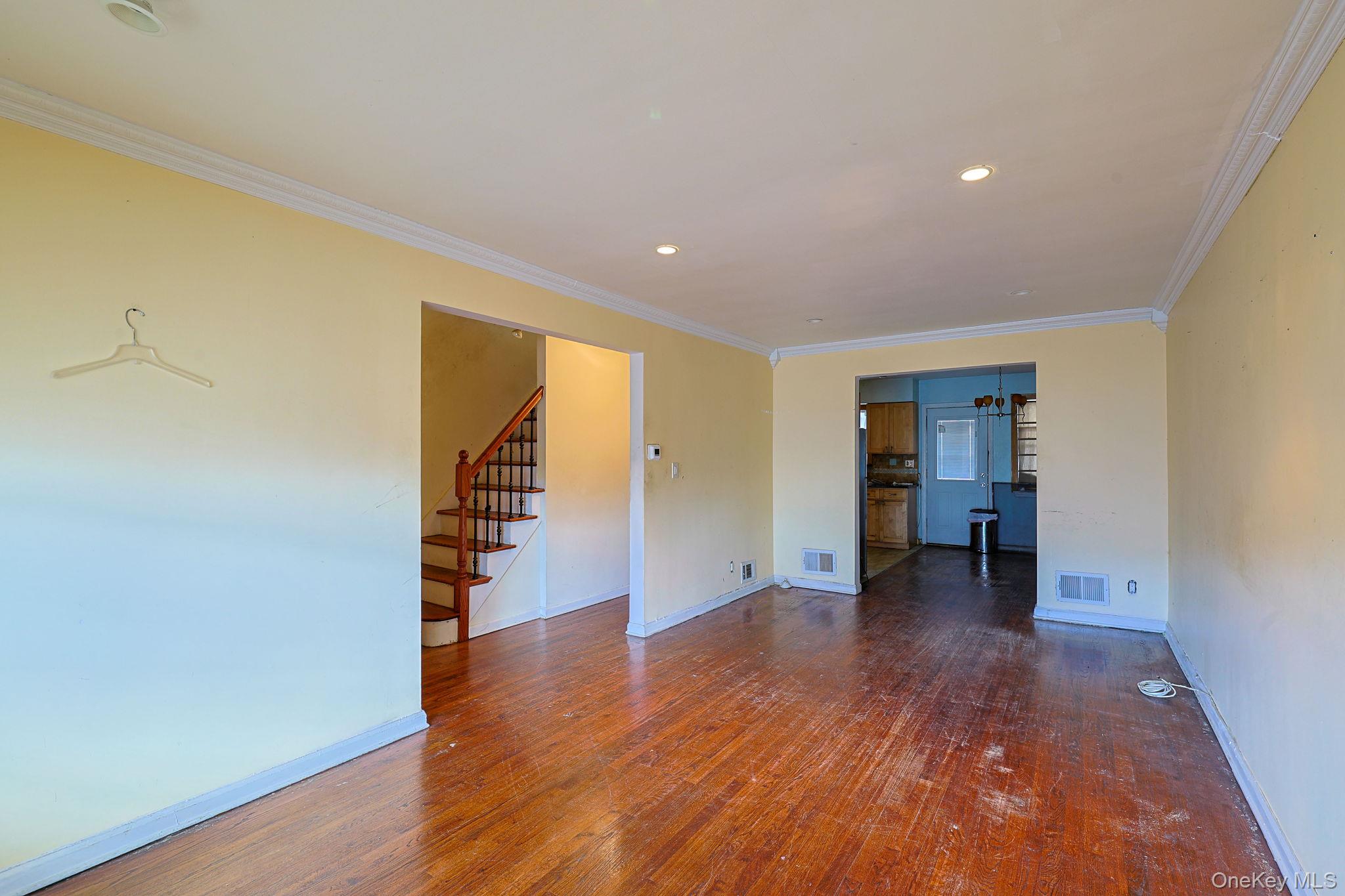 #5 photo, 877 E 223rd Street, Bronx , NY 10466