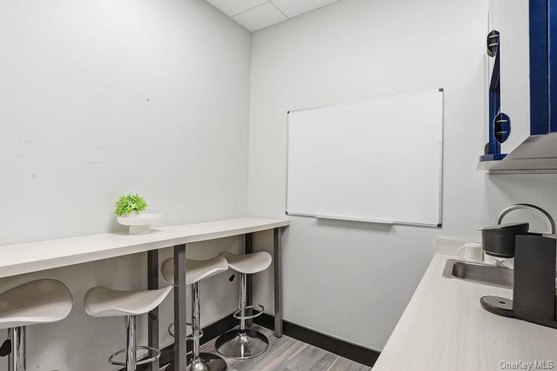 #11 photo, 380 Grove Street, 布鲁克林 Brooklyn , NY 11237