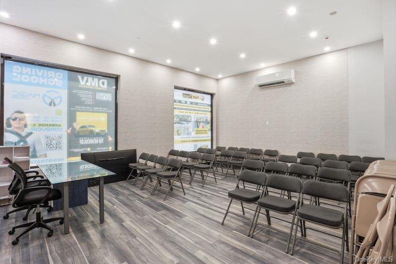 #3 photo, 380 Grove Street, 布鲁克林 Brooklyn , NY 11237