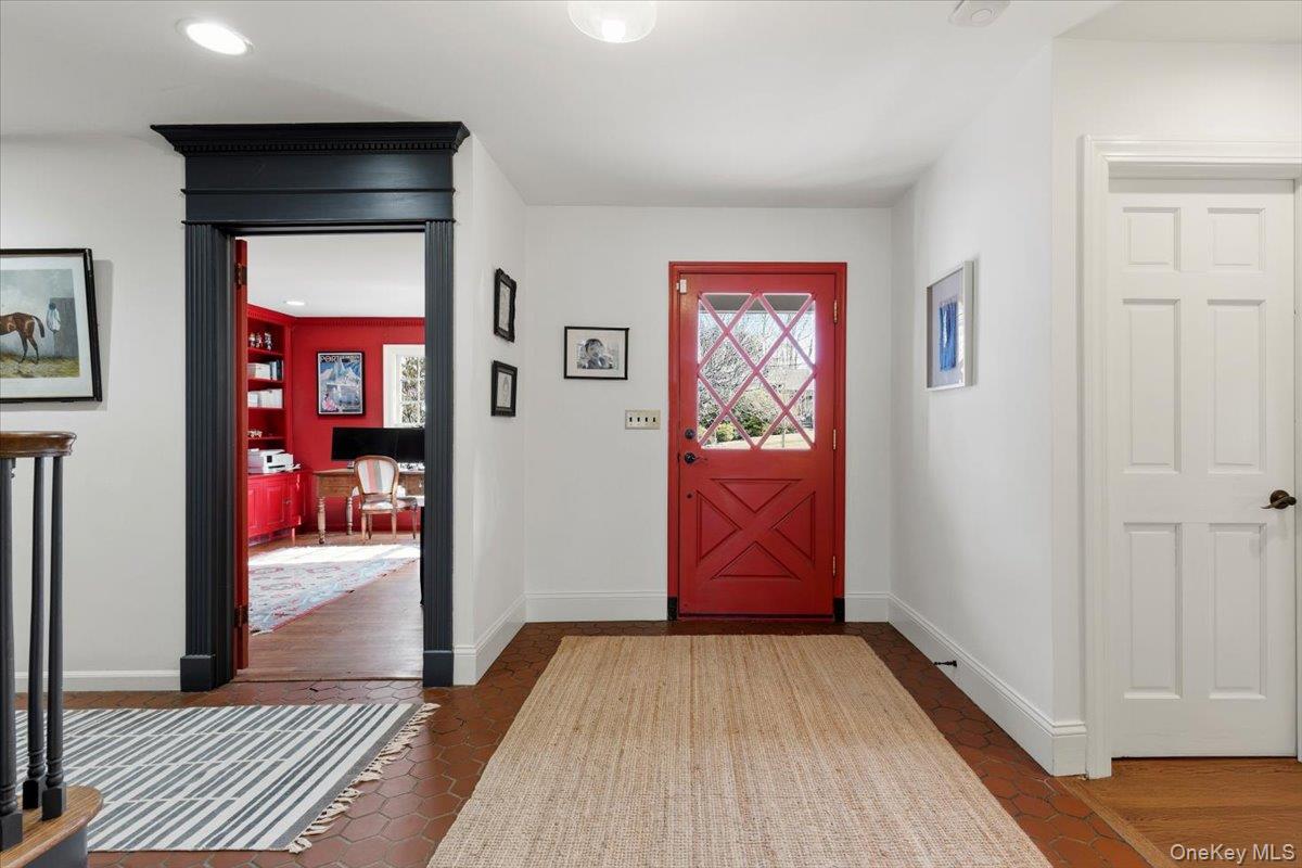 #4 photo, 8 Douglas Circle, Rye , NY 10580