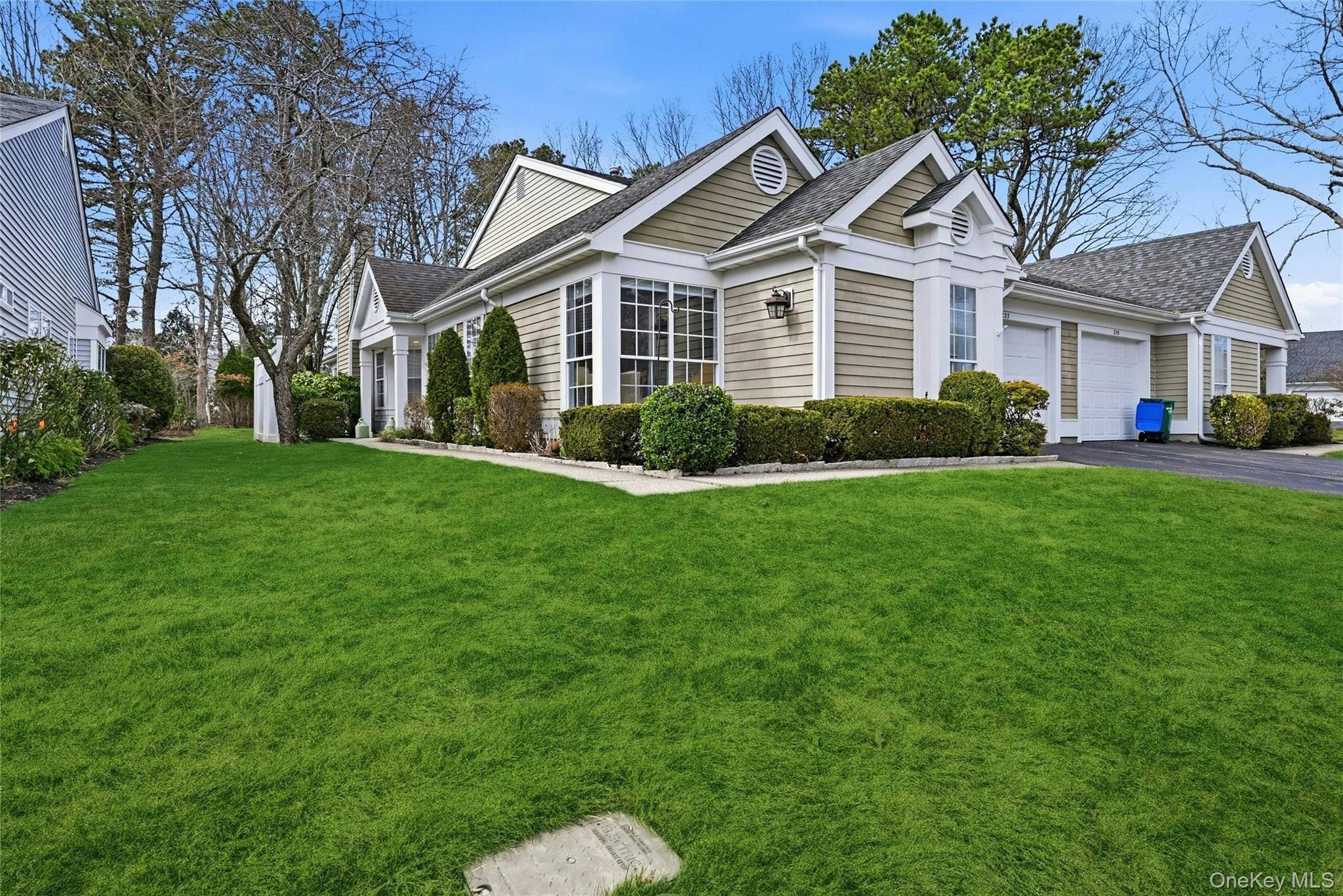 #1 photo, 233 Glen Drive, সাফোক কাউন্টি Ridge , NY 11961