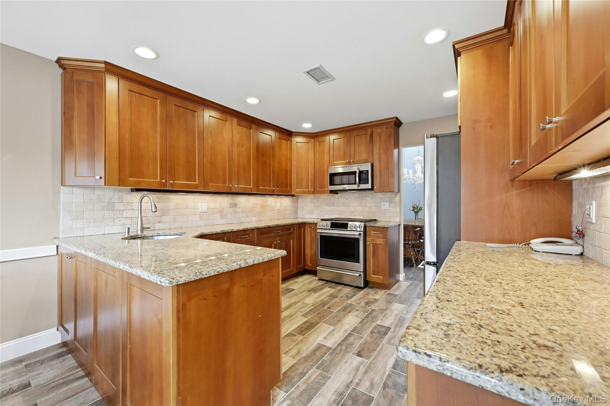 #15 photo, 233 Glen Drive, সাফোক কাউন্টি Ridge , NY 11961