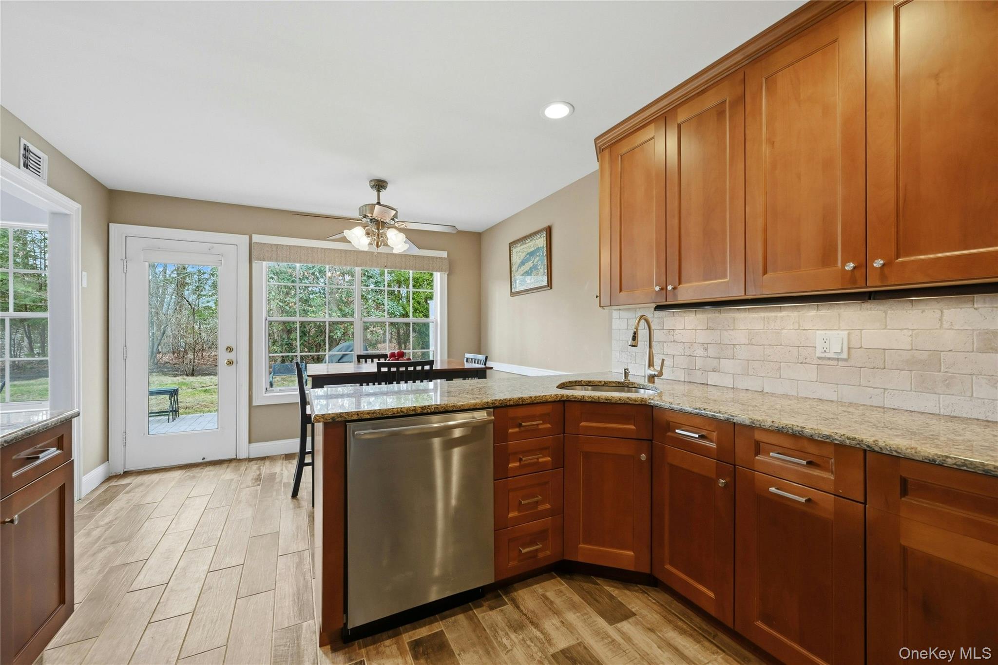 #18 photo, 233 Glen Drive, সাফোক কাউন্টি Ridge , NY 11961