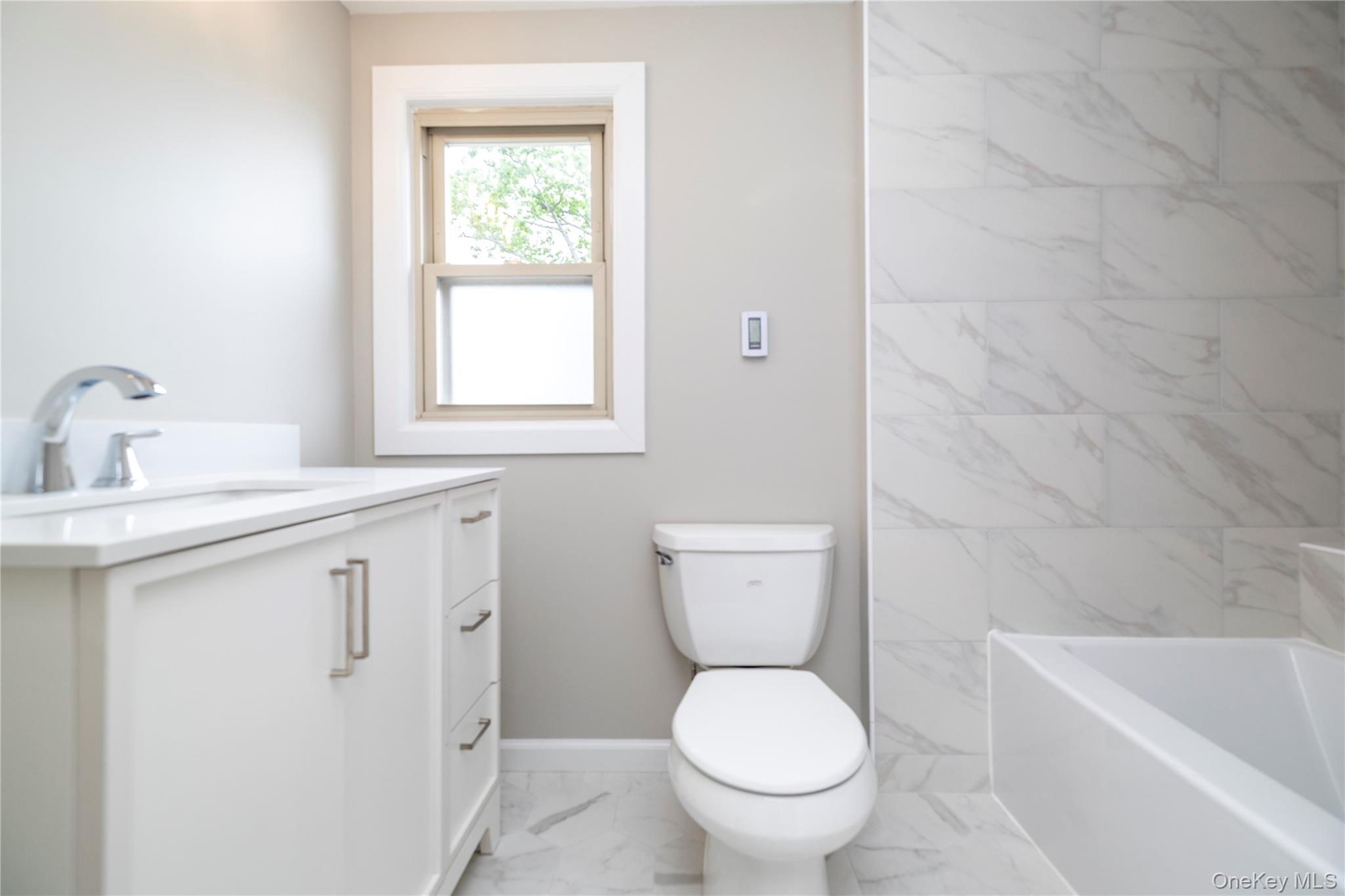 #20 photo, 3883 Franklin Avenue, 長島 Seaford , NY 11783