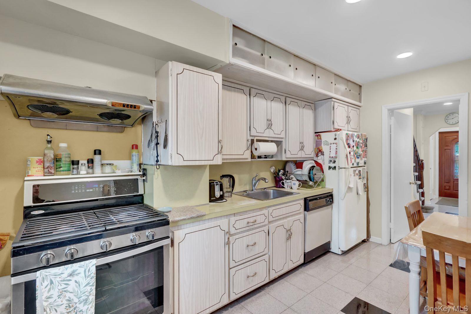 #4 photo, 8415 259th Street, 皇后區 Floral Park , NY 11001