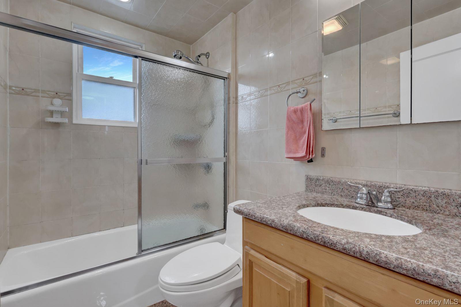 #6 photo, 8415 259th Street, 皇后區 Floral Park , NY 11001