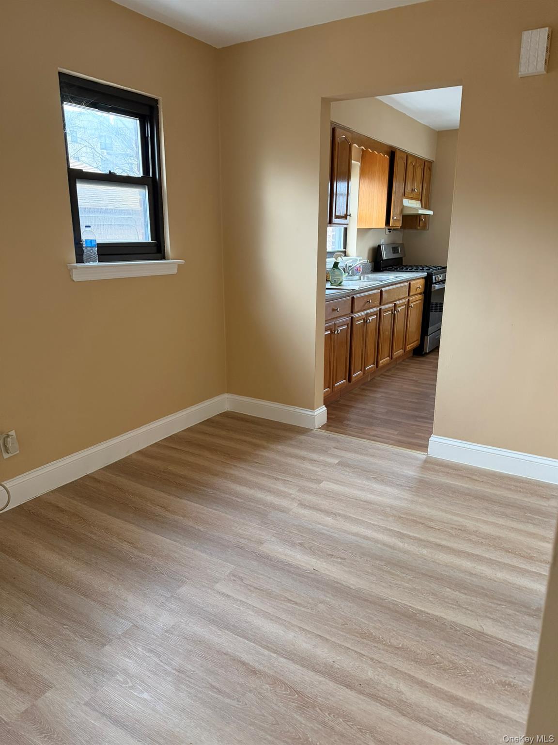 #3 photo, 40-12 209th Street, Куинс ‖ Bayside , NY 11361