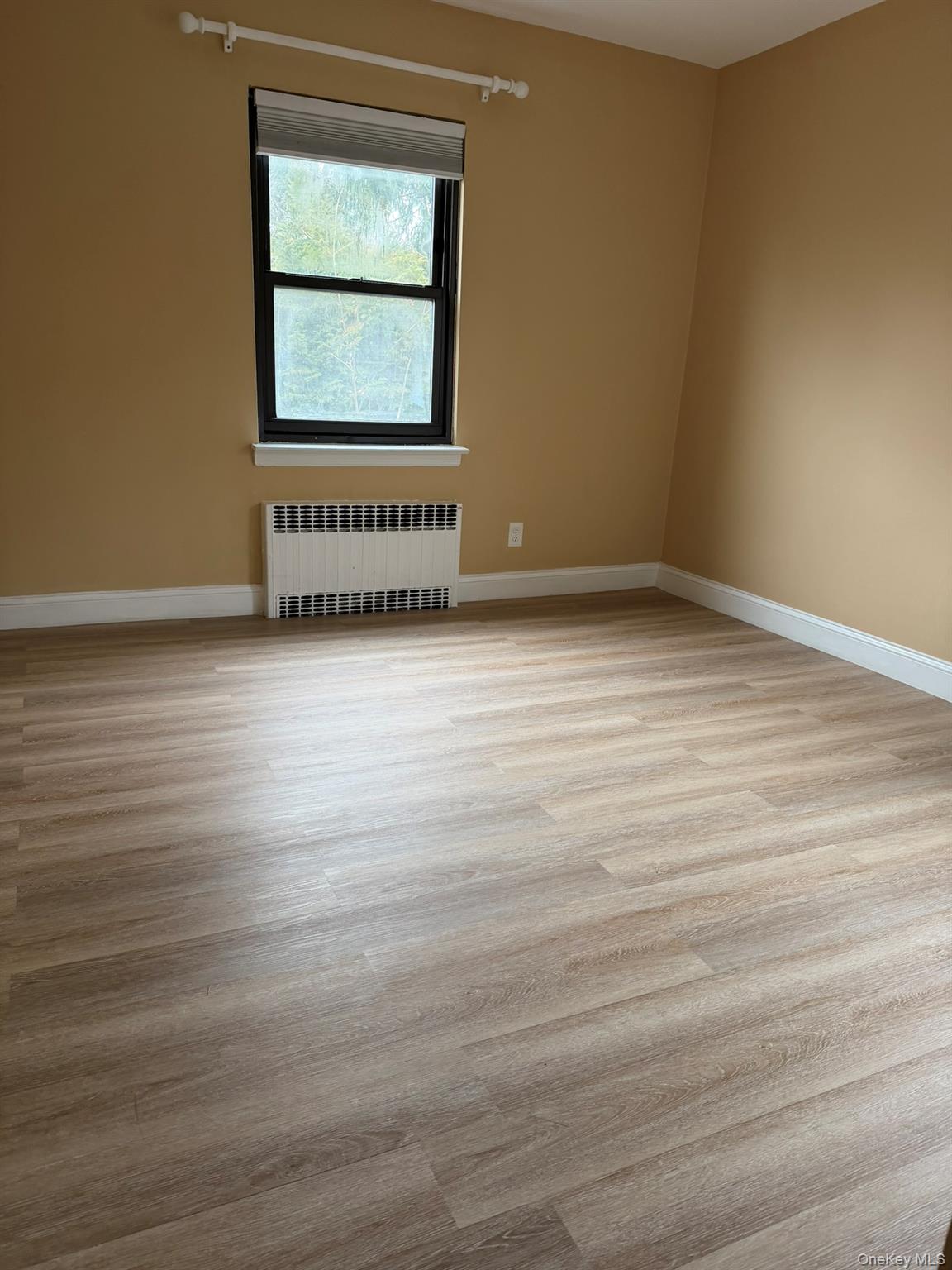 #7 photo, 40-12 209th Street, Куинс ‖ Bayside , NY 11361