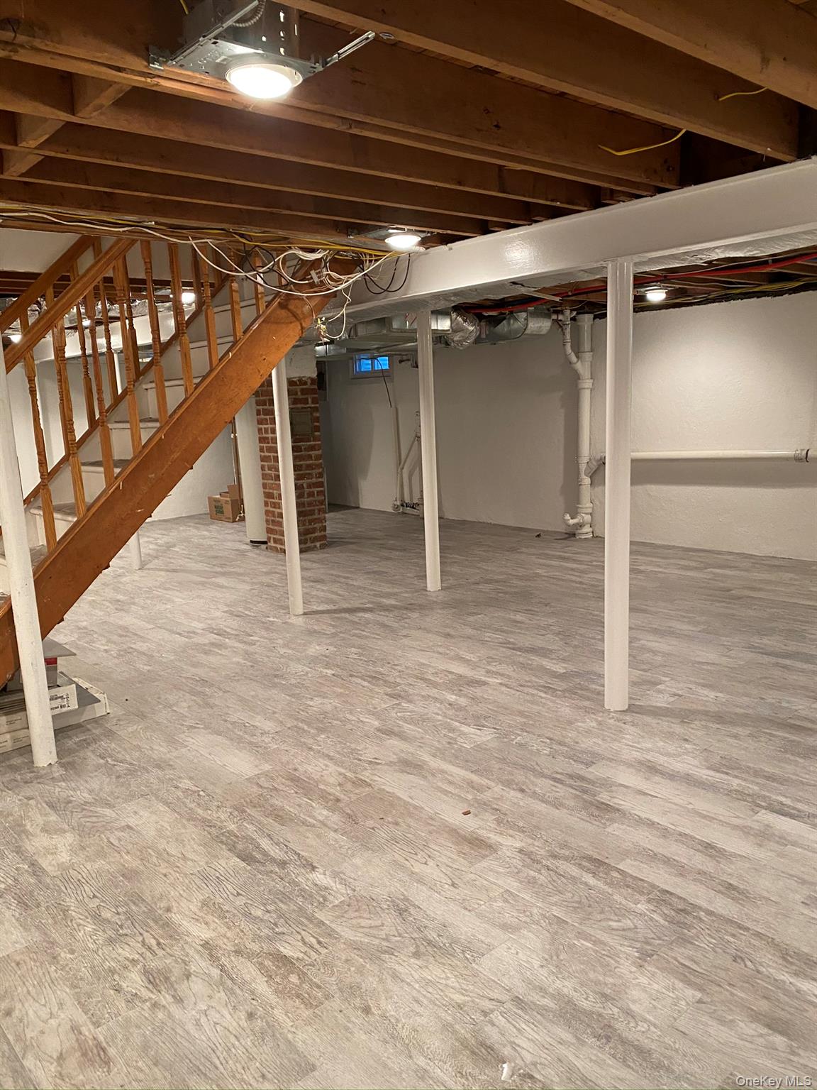 #10 photo, 25 Woodhollow Road, מחוז נסאו Albertson , NY 11507