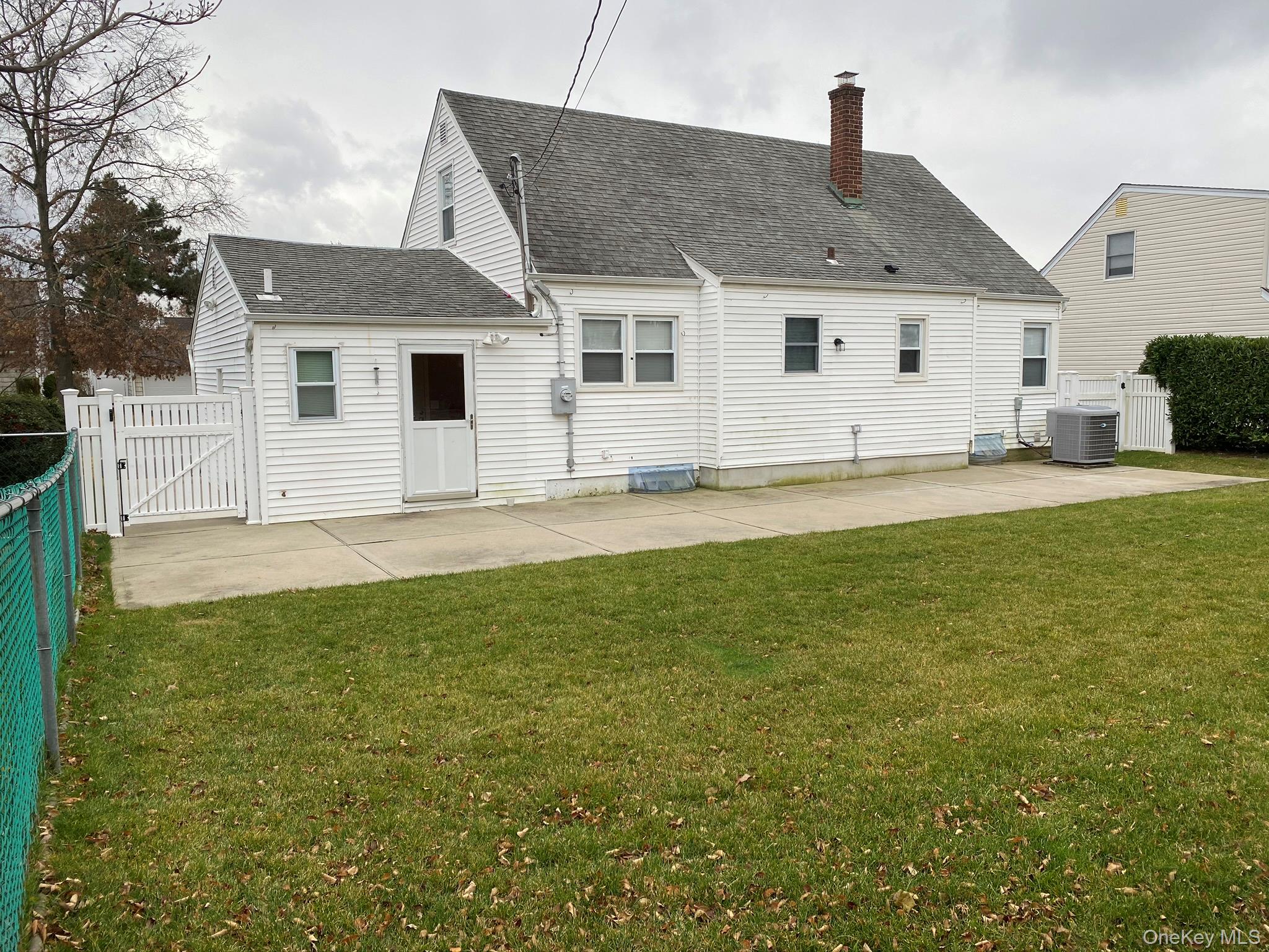 #15 photo, 25 Woodhollow Road, מחוז נסאו Albertson , NY 11507