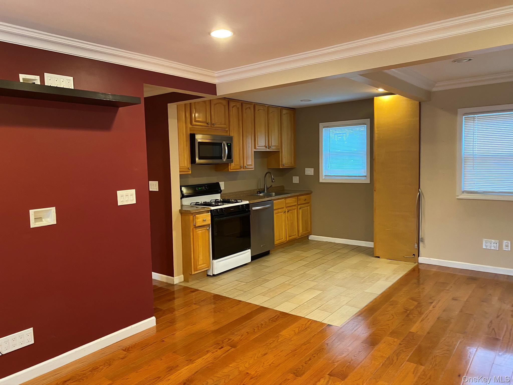 #4 photo, 25 Woodhollow Road, מחוז נסאו Albertson , NY 11507