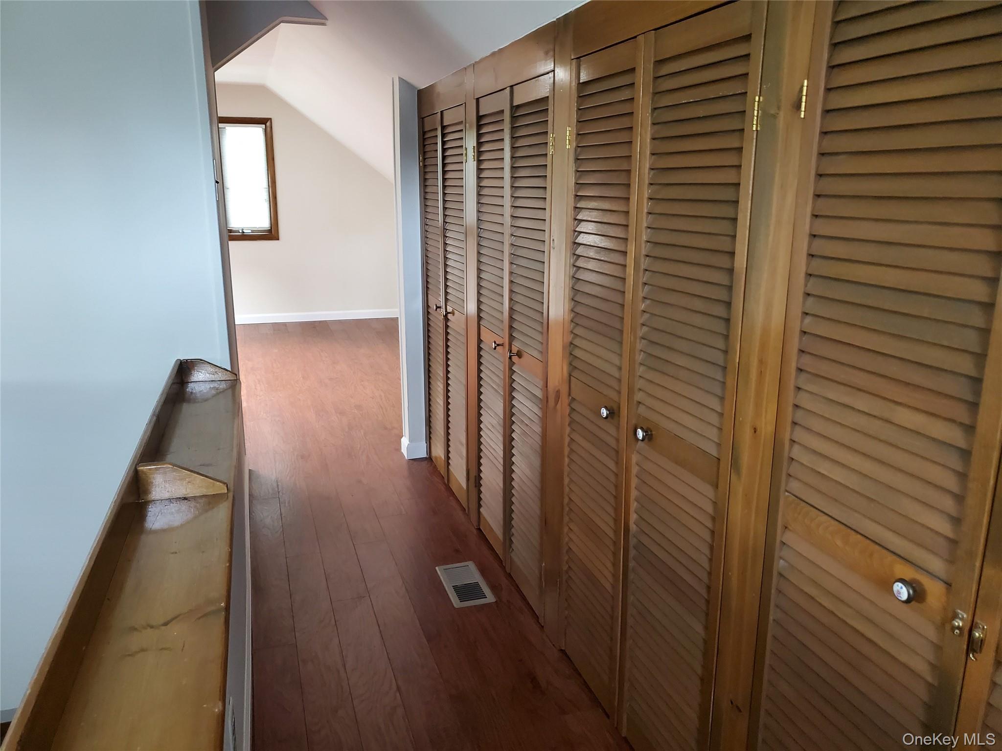 #6 photo, 30 Jervis Avenue, 東長島 Copiague , NY 11726