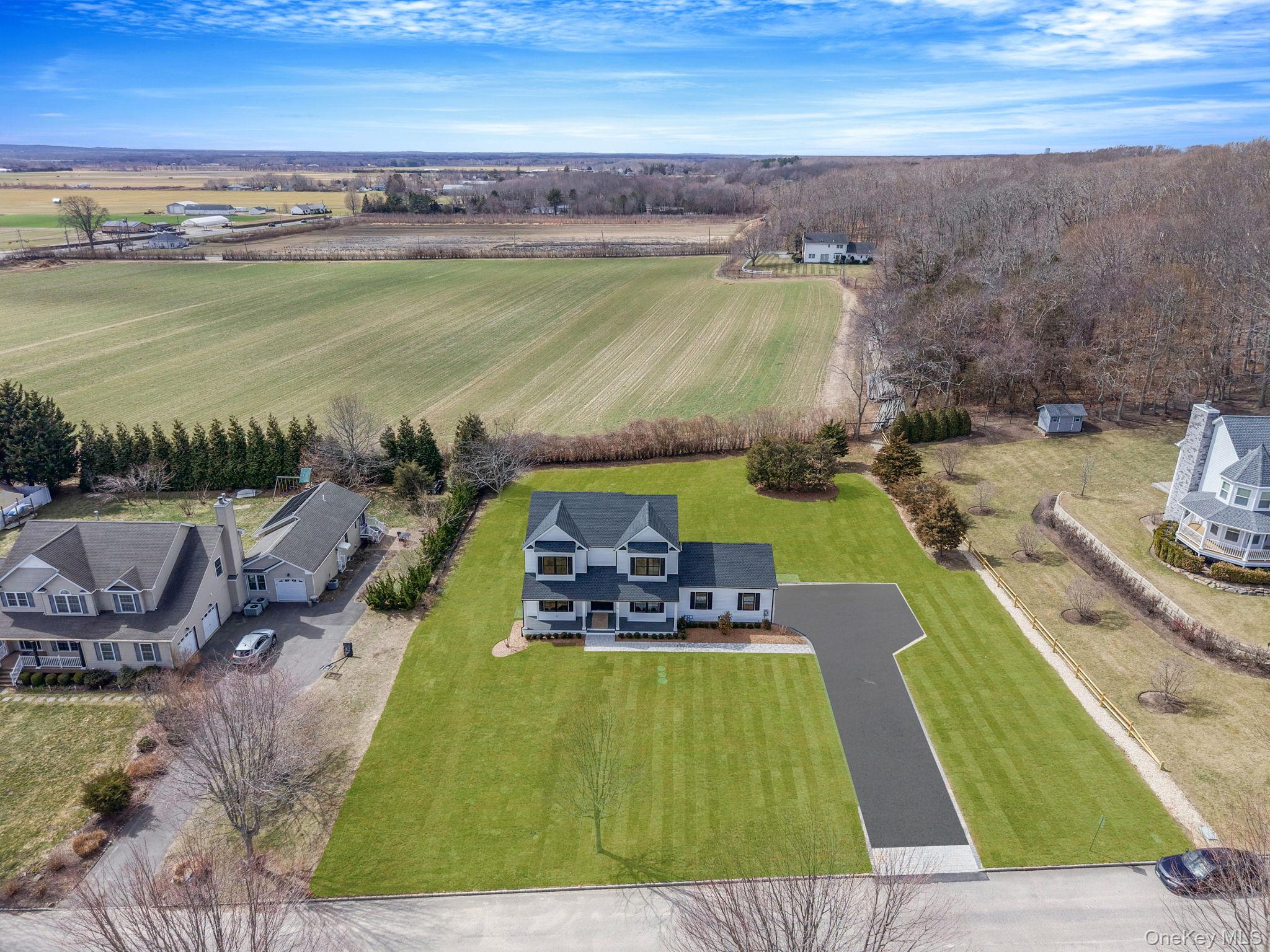 #1 photo, 85 Roanoke Court, 東長島 Riverhead , NY 11901