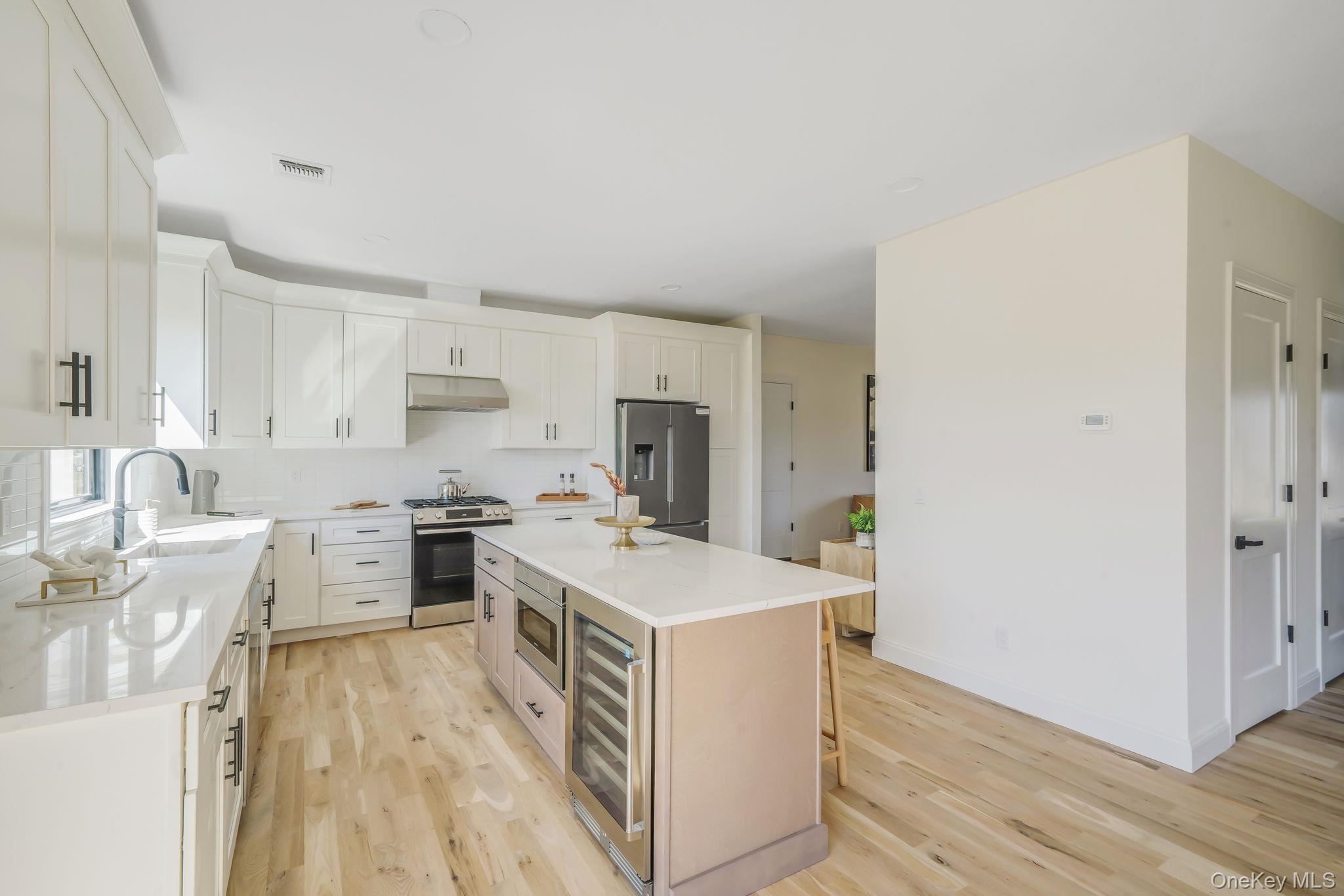 #14 photo, 85 Roanoke Court, 東長島 Riverhead , NY 11901