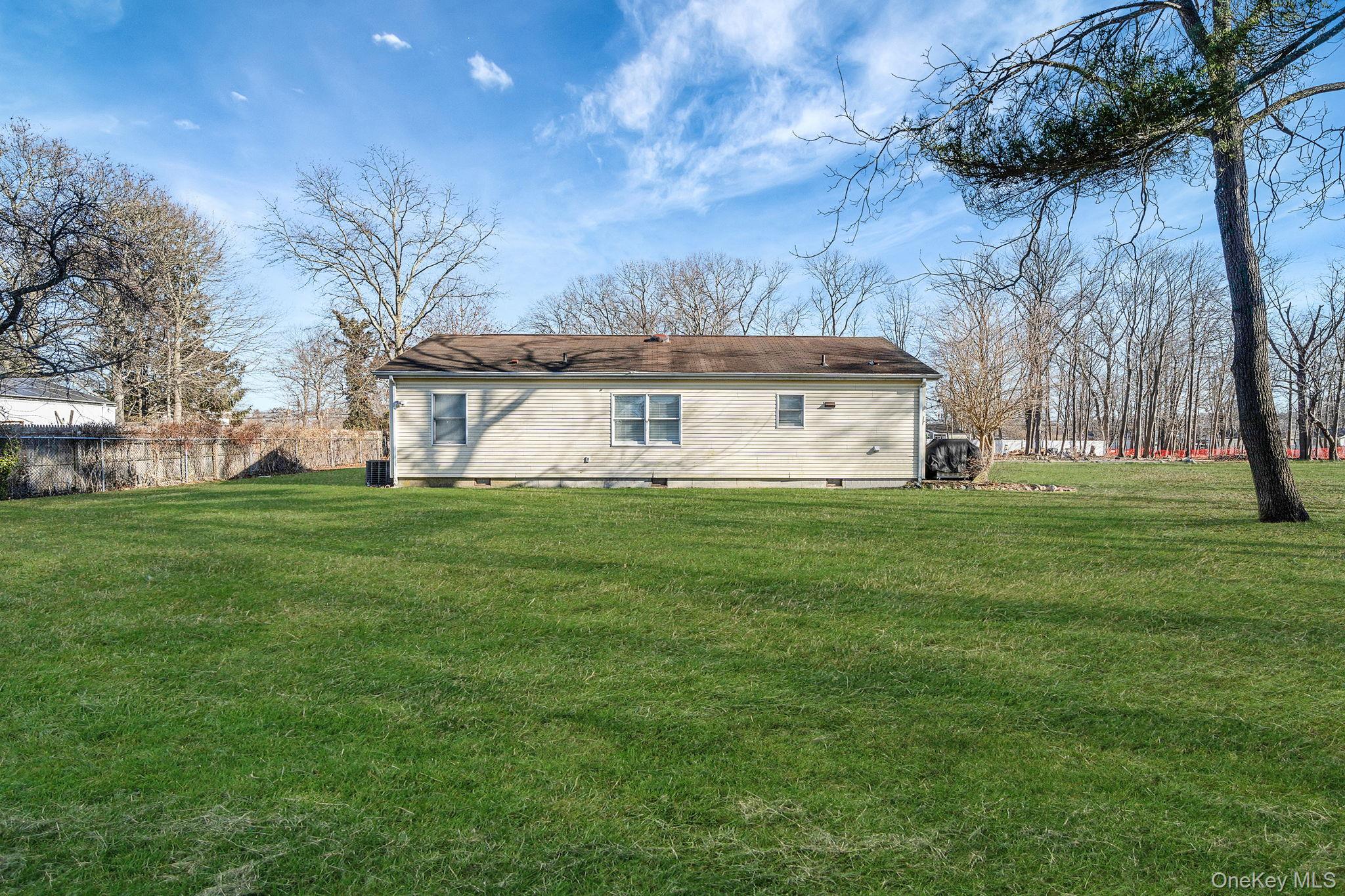 #8 photo, 72 Locust Avenue, 东长岛 Oakdale , NY 11769