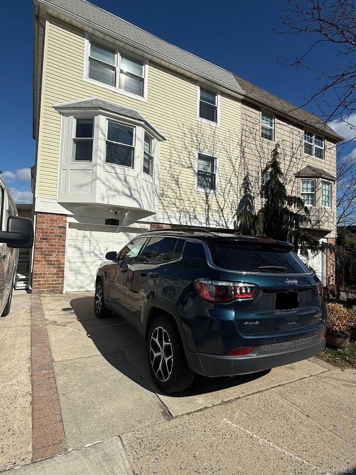 #1 photo, 215-15 17th Avenue, Куинс ‖ Bayside , NY 11360