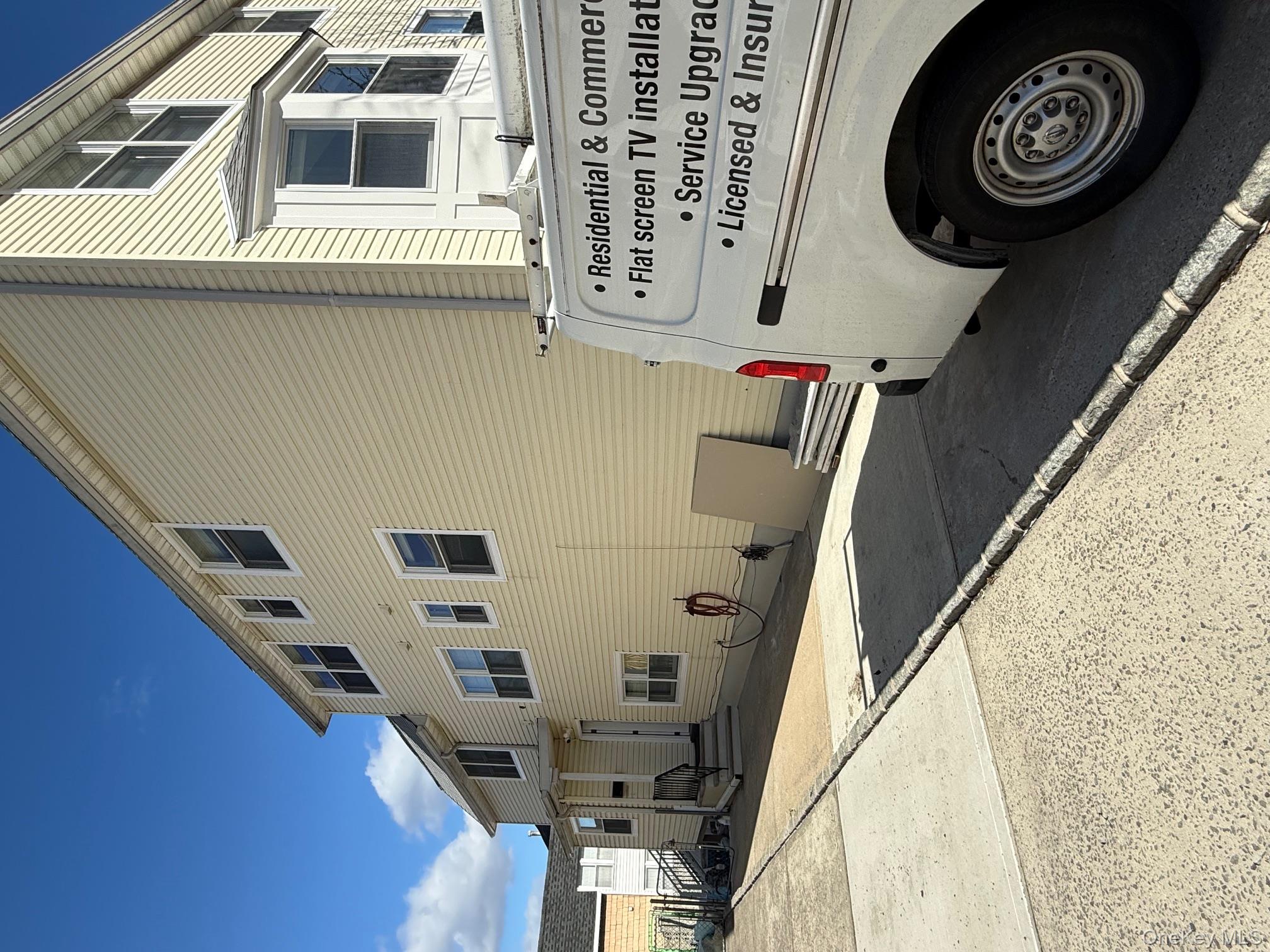 #2 photo, 215-15 17th Avenue, Куинс ‖ Bayside , NY 11360