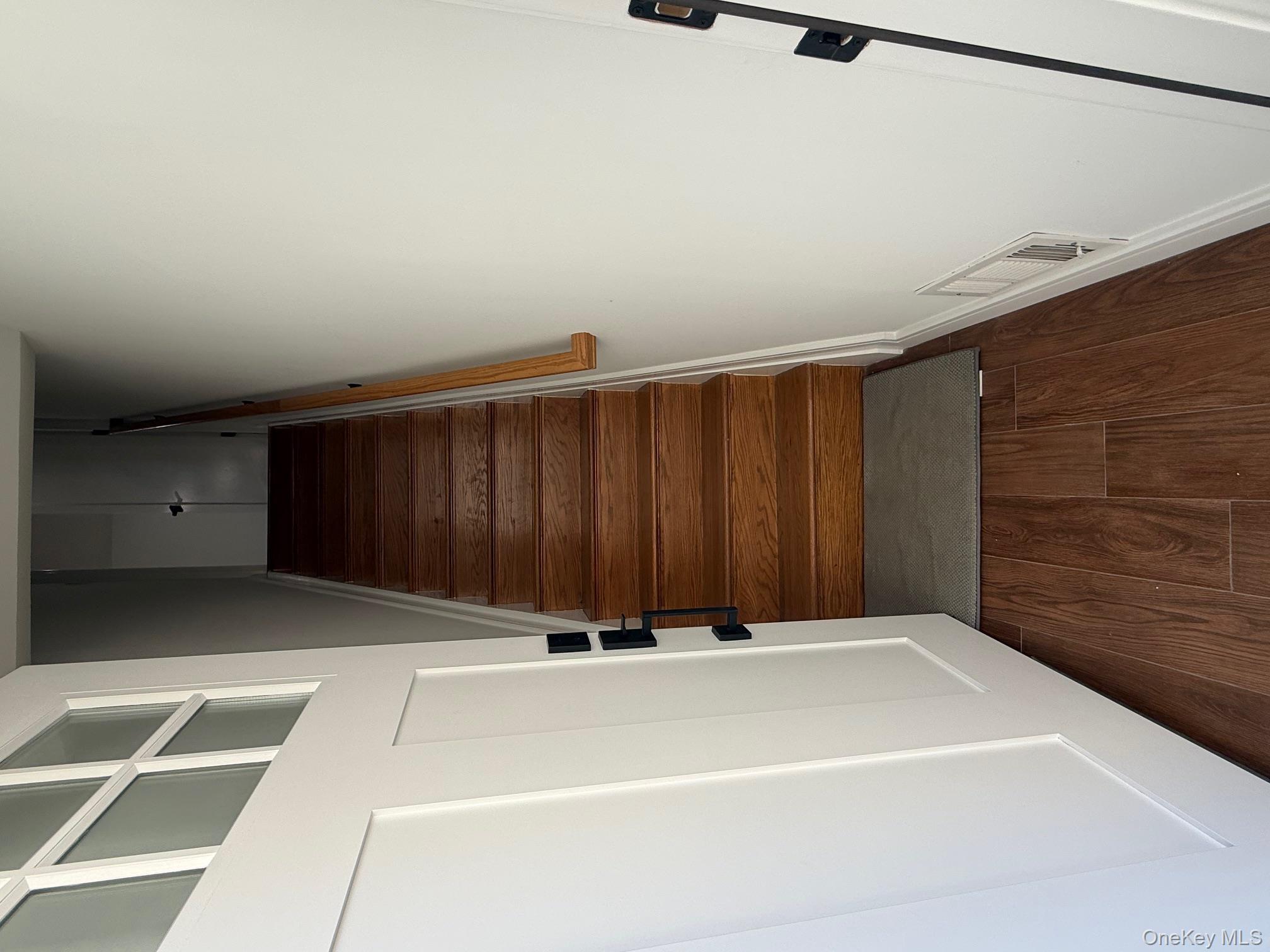 #4 photo, 215-15 17th Avenue, Куинс ‖ Bayside , NY 11360