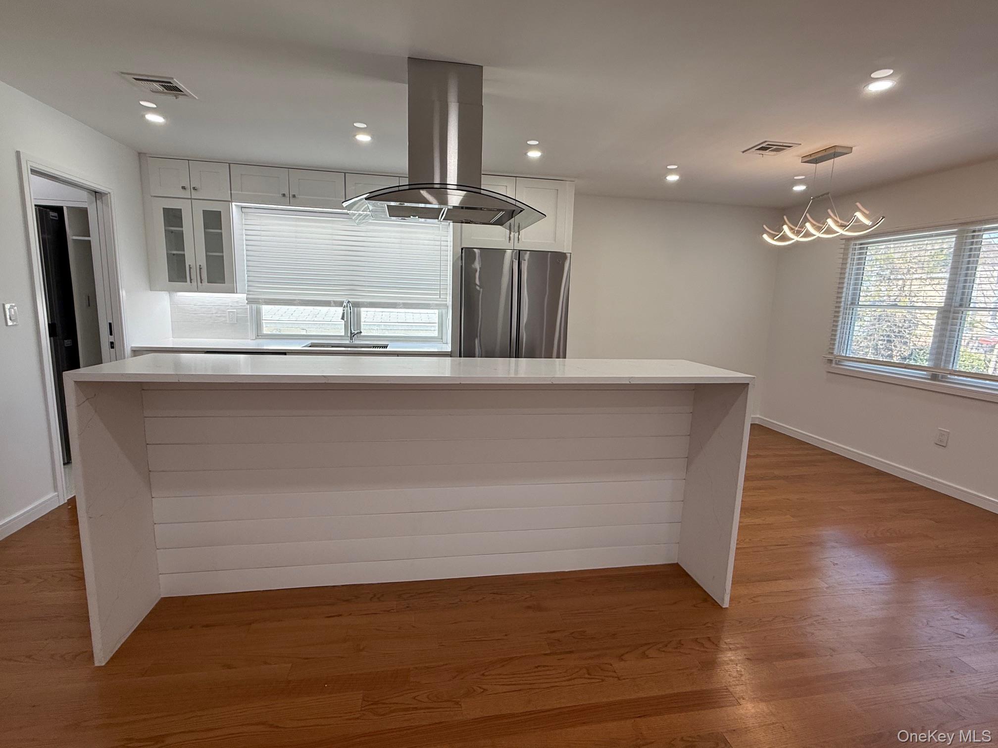 #7 photo, 215-15 17th Avenue, Куинс ‖ Bayside , NY 11360