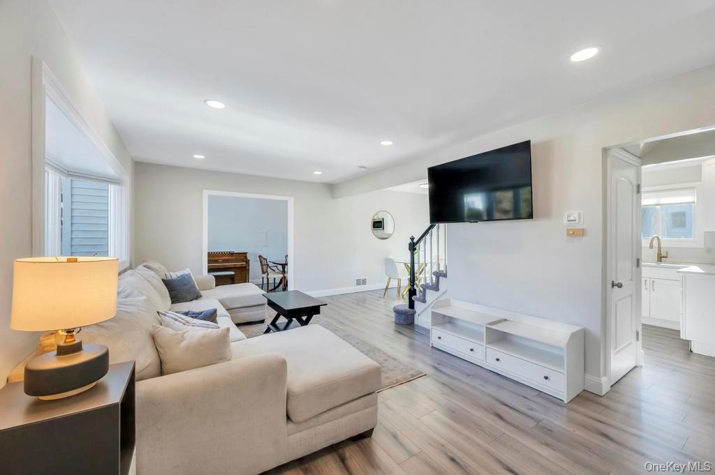 #5 photo, 10 Continental Drive, Саффолк ‖ Port Jefferson Station , NY 11776