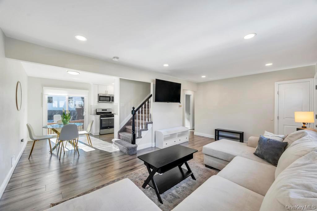 #7 photo, 10 Continental Drive, Саффолк ‖ Port Jefferson Station , NY 11776