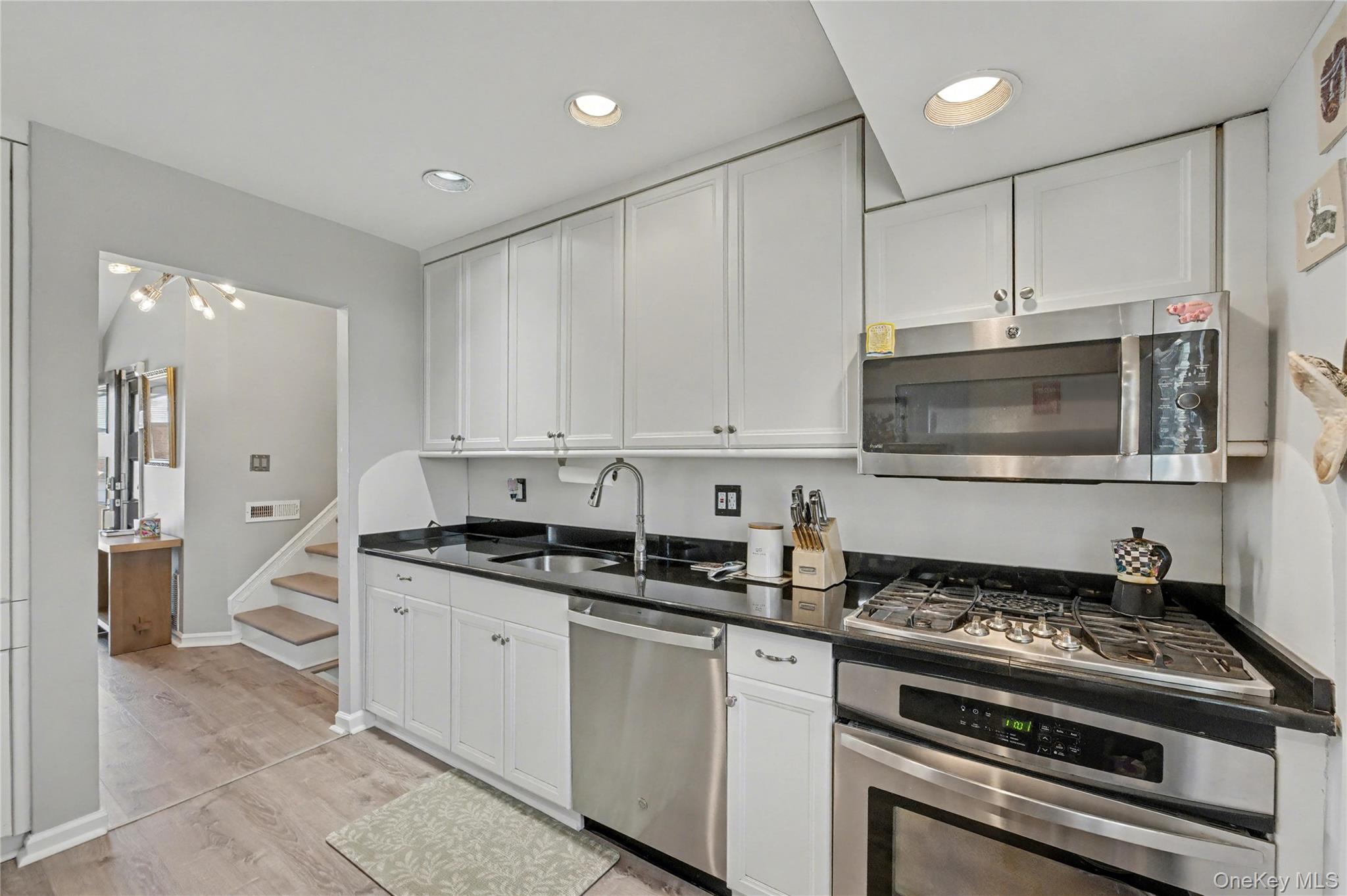 #14 photo, 57 Richfield Street, Plainview , NY 11803