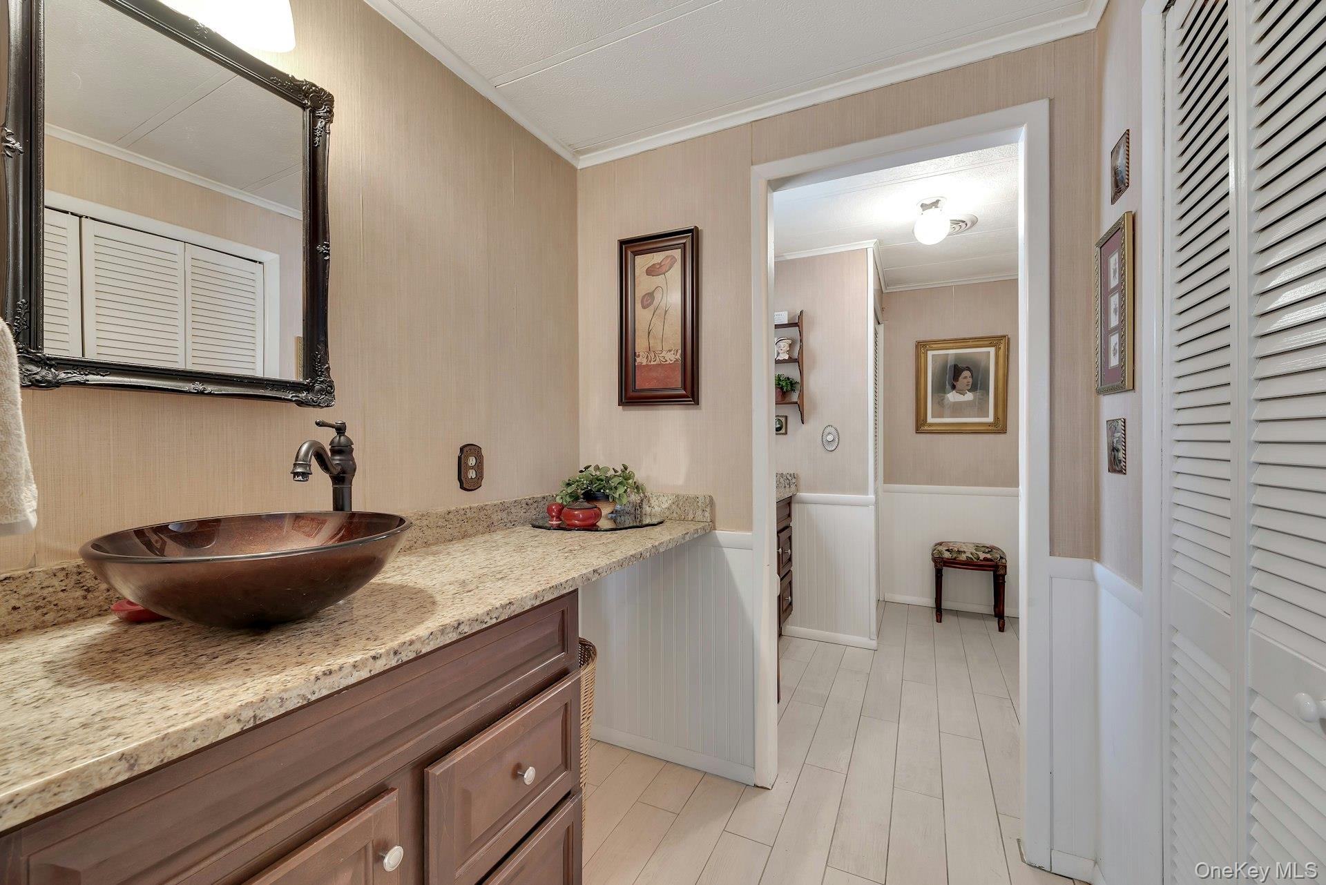 #13 photo, 43 Village Circle, سوفولك Manorville , NY 11949