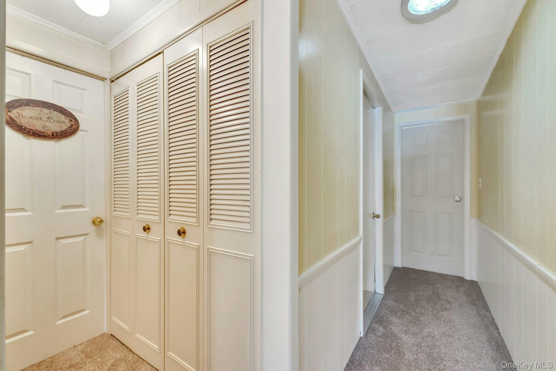 #16 photo, 43 Village Circle, سوفولك Manorville , NY 11949