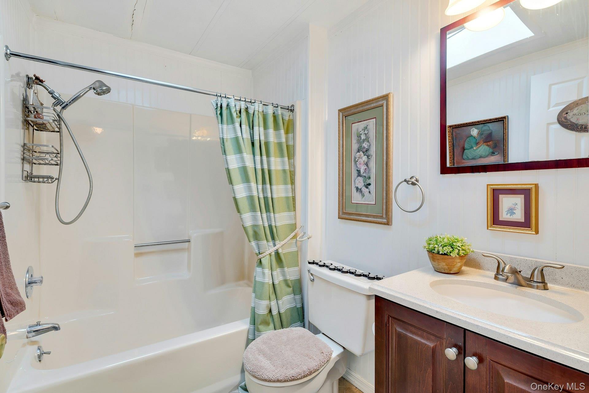 #9 photo, 43 Village Circle, سوفولك Manorville , NY 11949