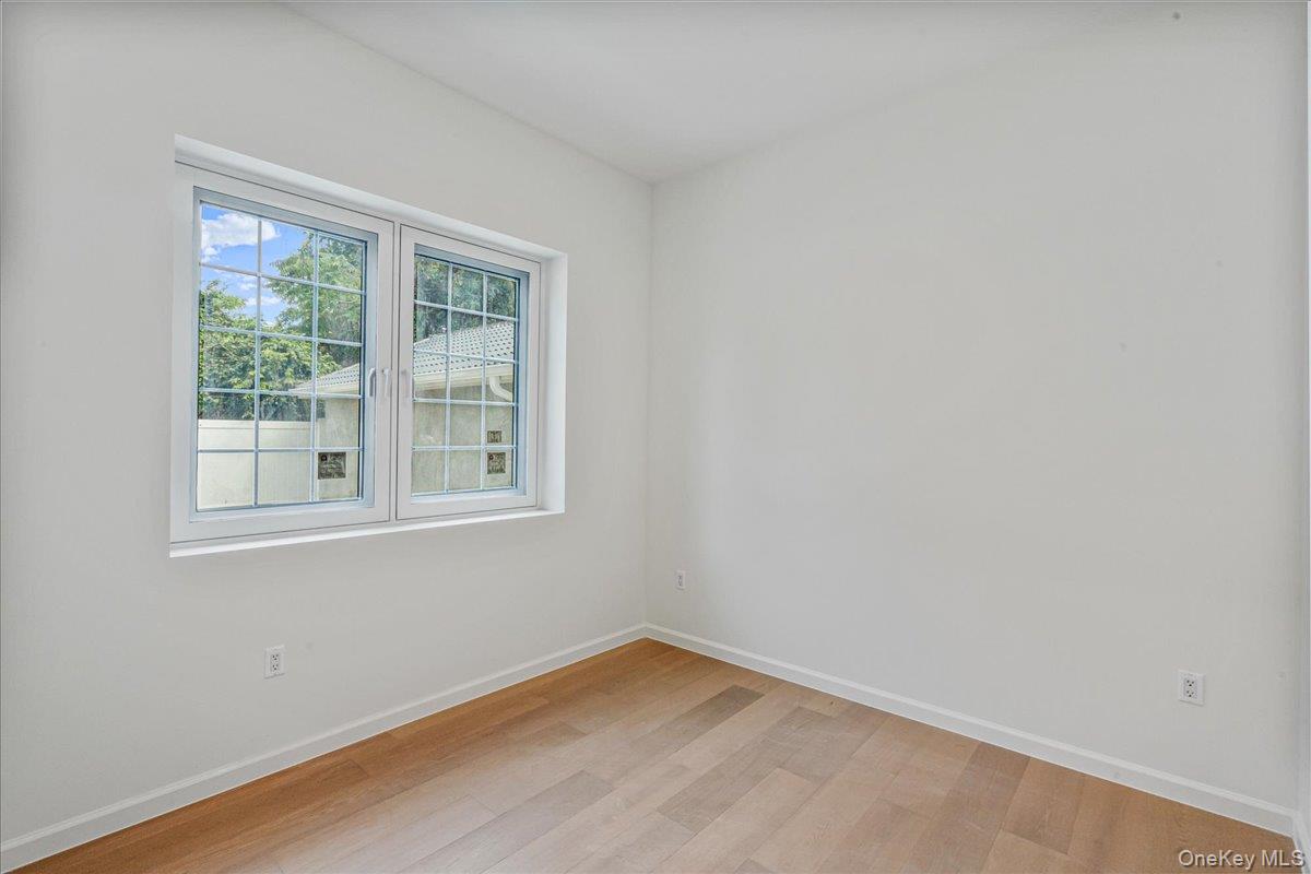 #11 photo, 150-17 Hawtree St, 皇后區 Ozone Park , NY 11417