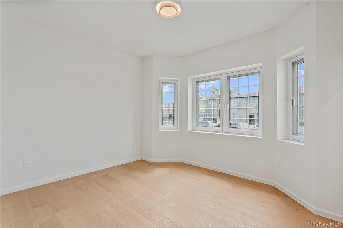 #13 photo, 150-17 Hawtree St, 皇后區 Ozone Park , NY 11417