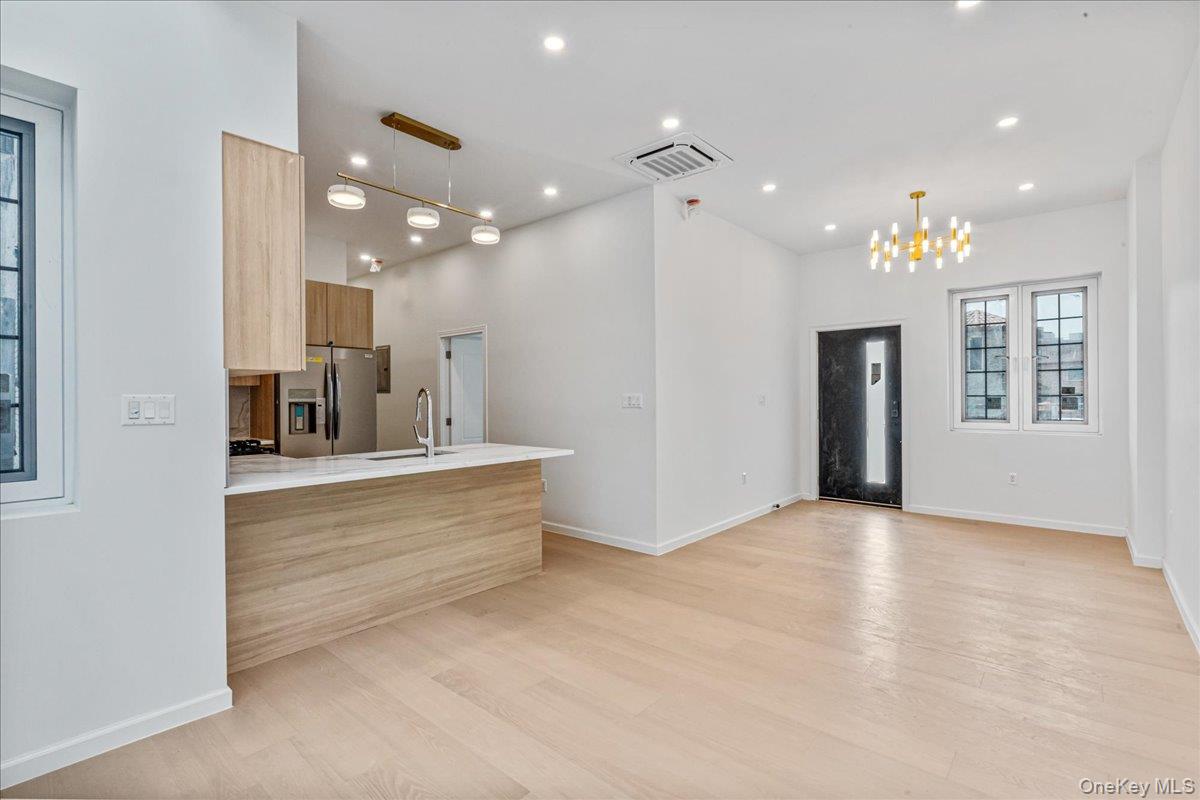 #6 photo, 150-17 Hawtree St, 皇后區 Ozone Park , NY 11417