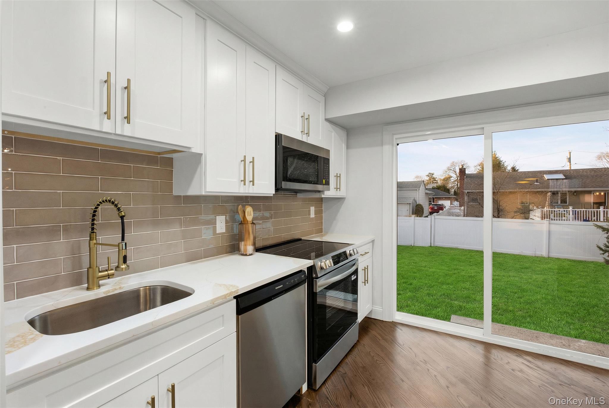 #13 photo, 18 Clark Street, 東長島 Huntington , NY 11743