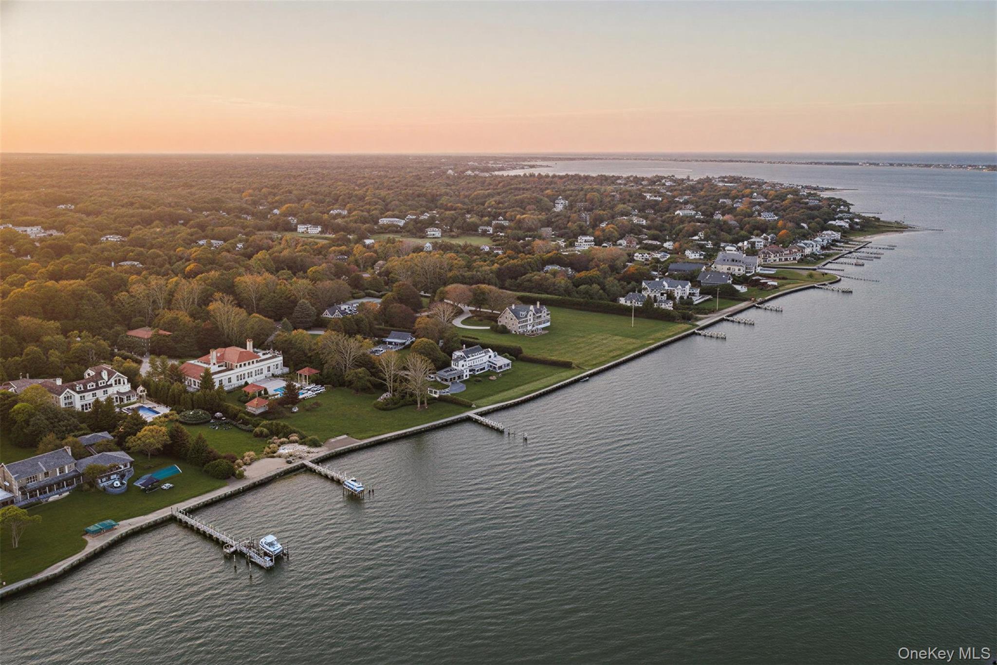 #1 photo, 7 Cross Road, 東長島 Remsenburg , NY 11960