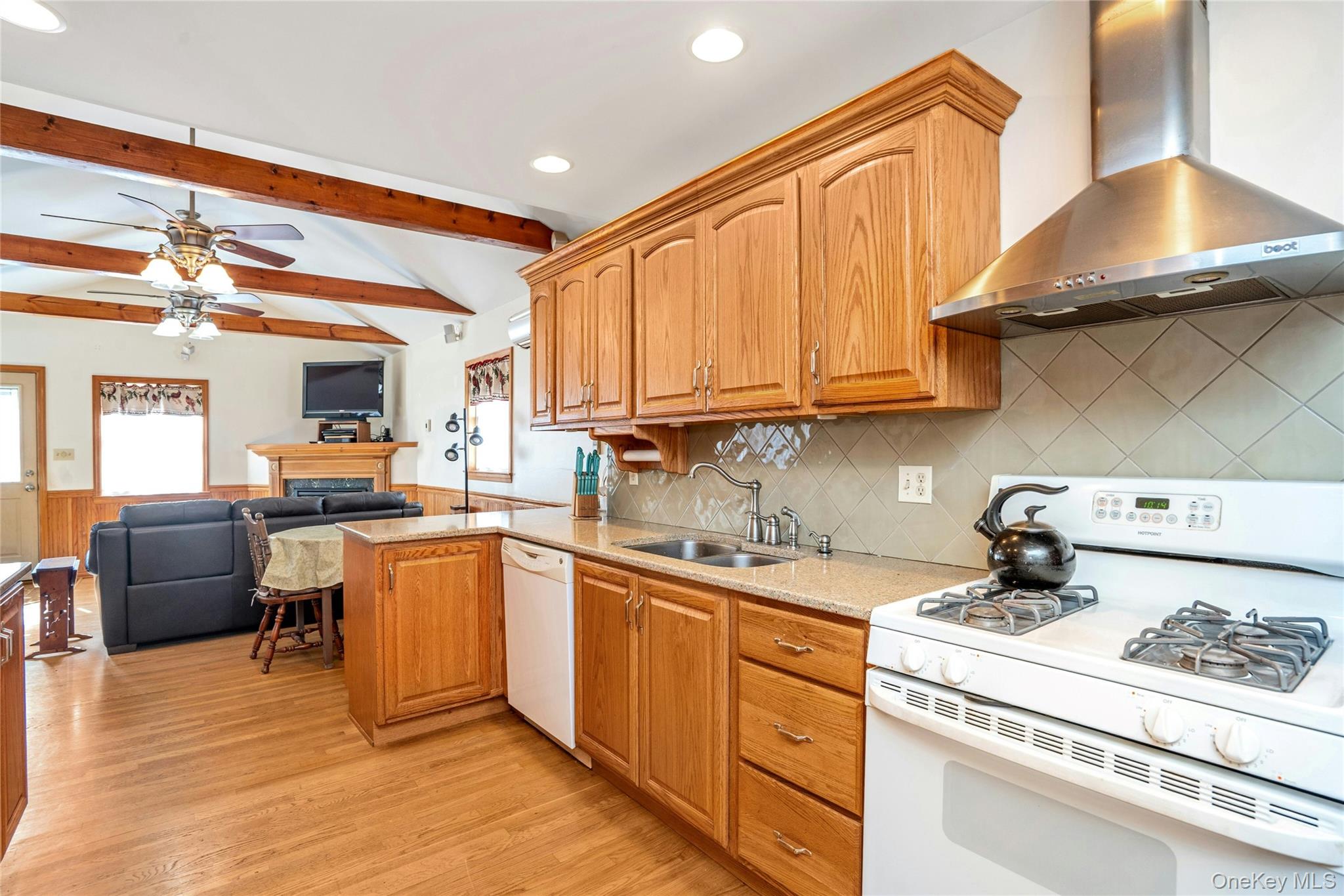 #8 photo, 119 E 13th Street, 东长岛 Huntington Station , NY 11746