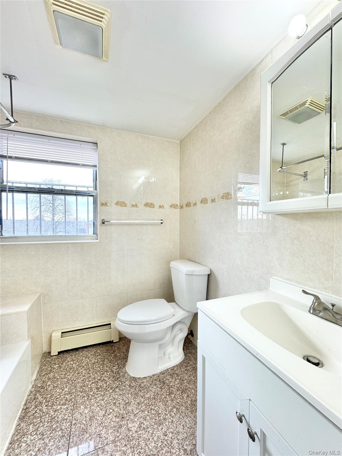 #4 photo, 57-39 Mazeau Street, Куинс ‖ Maspeth , NY 11378