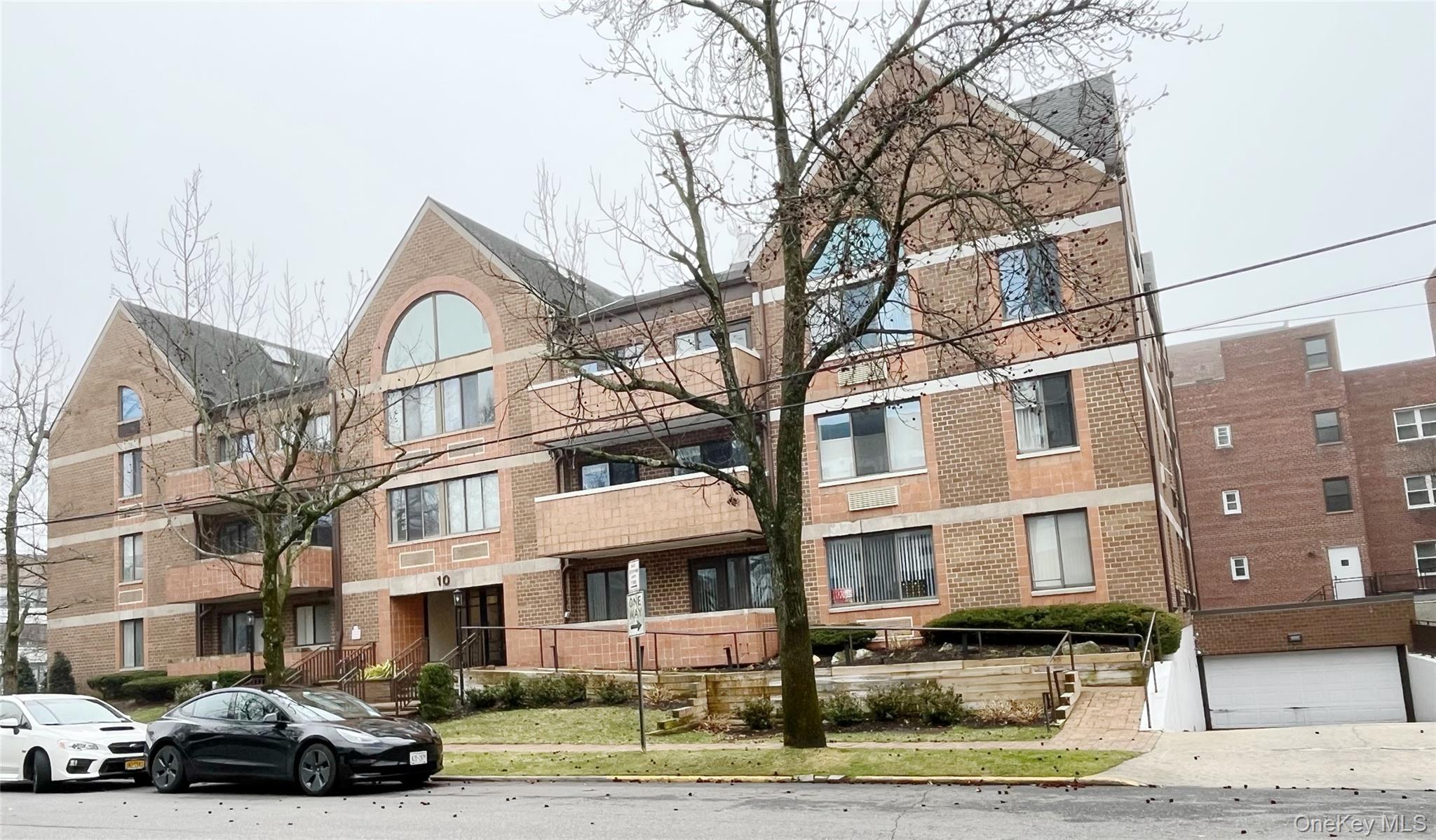 #1 photo, 10 Canterbury Road, 롱 아일랜드 Great Neck , NY 11021