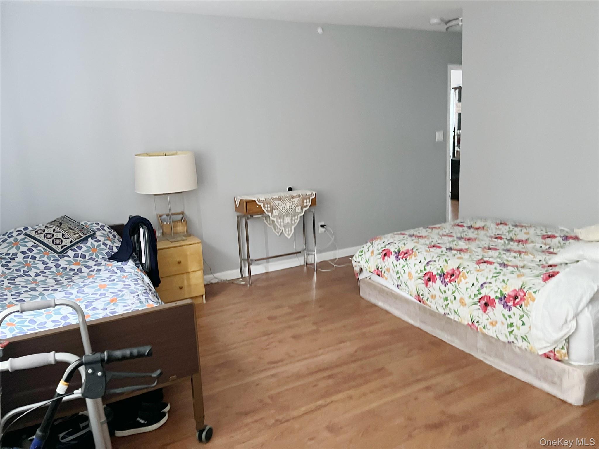 #3 photo, 10 Canterbury Road, Great Neck , NY 11021